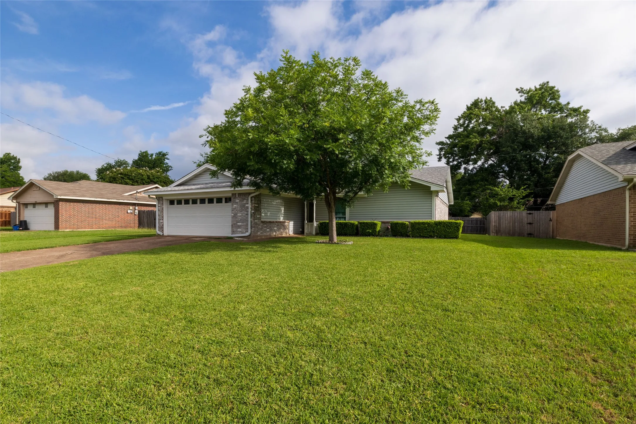 Single Family Residence For Sale in Tarrant County , 1309 Mercedes Street, Benbrook, Texas 76126, 3 Bedroom, 2 Bathroom, 2 Garage spaces, 1,349 Sqft, built in 1982, Price $315,000, mls#21366134, Real Estate Agent in Benbrook, Homes For Sale in Tarrant county, Homes For Sale in Benbrook, Realtor in Benbrook Texas, Real Estate Brokerage Independent Realty Texas, Luminita Cordes Realtor