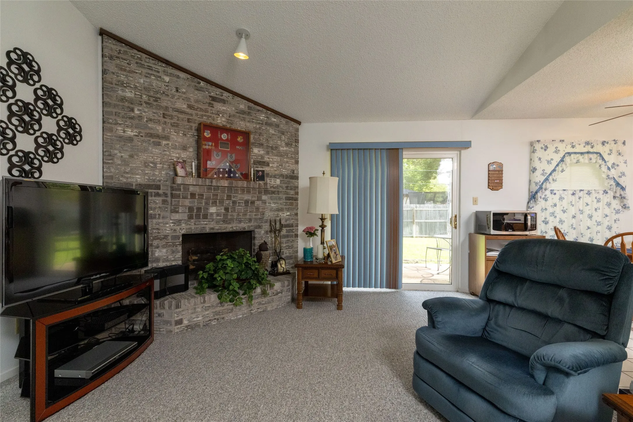 Single Family Residence For Sale in Tarrant County , 1309 Mercedes Street, Benbrook, Texas 76126, 3 Bedroom, 2 Bathroom, 2 Garage spaces, 1,349 Sqft, built in 1982, Price $315,000, mls#21366134, Real Estate Agent in Benbrook, Homes For Sale in Tarrant county, Homes For Sale in Benbrook, Realtor in Benbrook Texas, Real Estate Brokerage Independent Realty Texas, Luminita Cordes Realtor