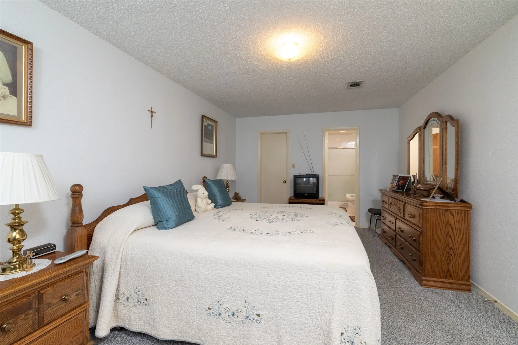 Single Family Residence For Sale in Tarrant County , 1309 Mercedes Street, Benbrook, Texas 76126, 3 Bedroom, 2 Bathroom, 2 Garage spaces, 1,349 Sqft, built in 1982, Price $315,000, mls#21366134, Real Estate Agent in Benbrook, Homes For Sale in Tarrant county, Homes For Sale in Benbrook, Realtor in Benbrook Texas, Real Estate Brokerage Independent Realty Texas, Luminita Cordes Realtor
