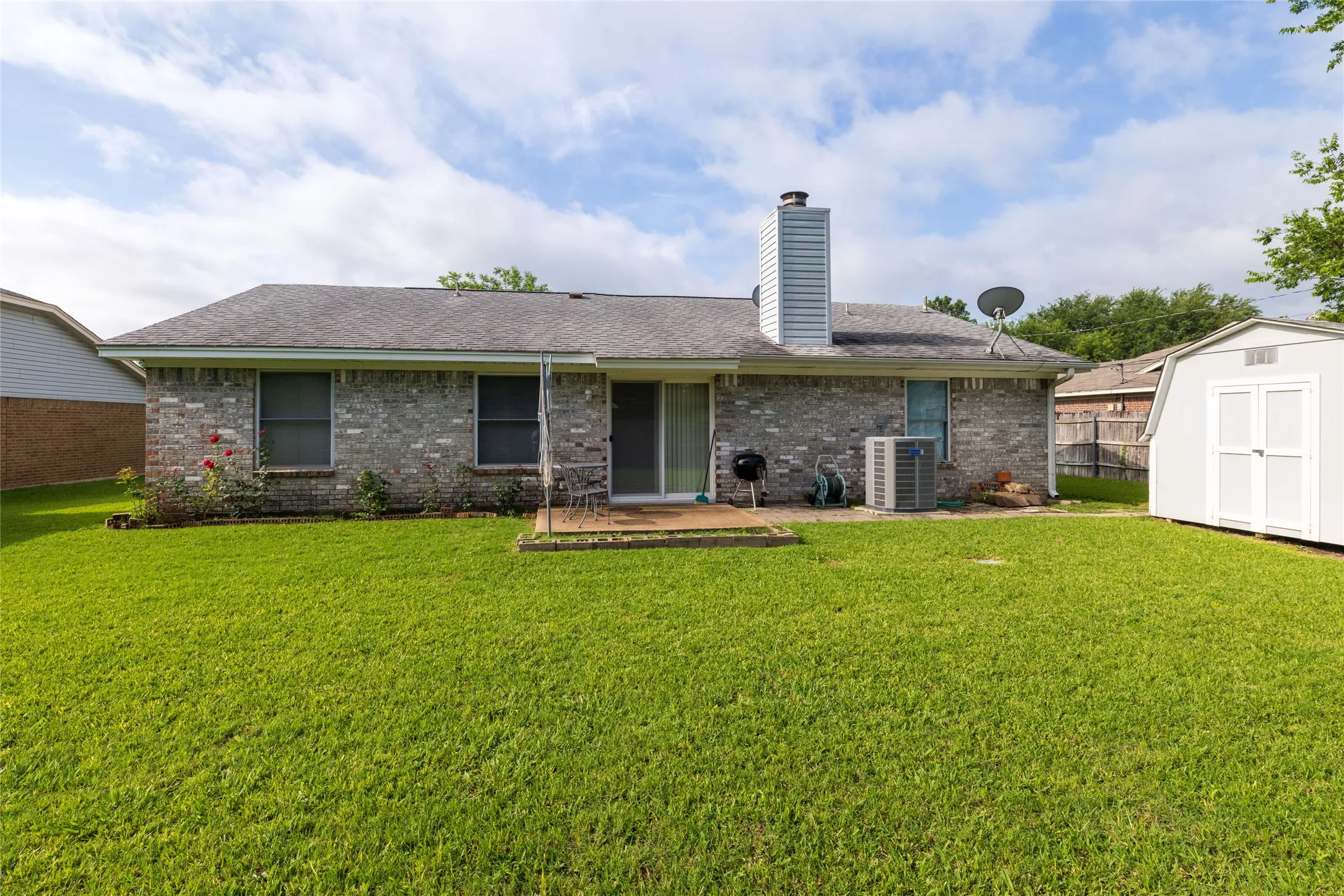 Single Family Residence For Sale in Tarrant County , 1309 Mercedes Street, Benbrook, Texas 76126, 3 Bedroom, 2 Bathroom, 2 Garage spaces, 1,349 Sqft, built in 1982, Price $315,000, mls#21366134, Real Estate Agent in Benbrook, Homes For Sale in Tarrant county, Homes For Sale in Benbrook, Realtor in Benbrook Texas, Real Estate Brokerage Independent Realty Texas, Luminita Cordes Realtor