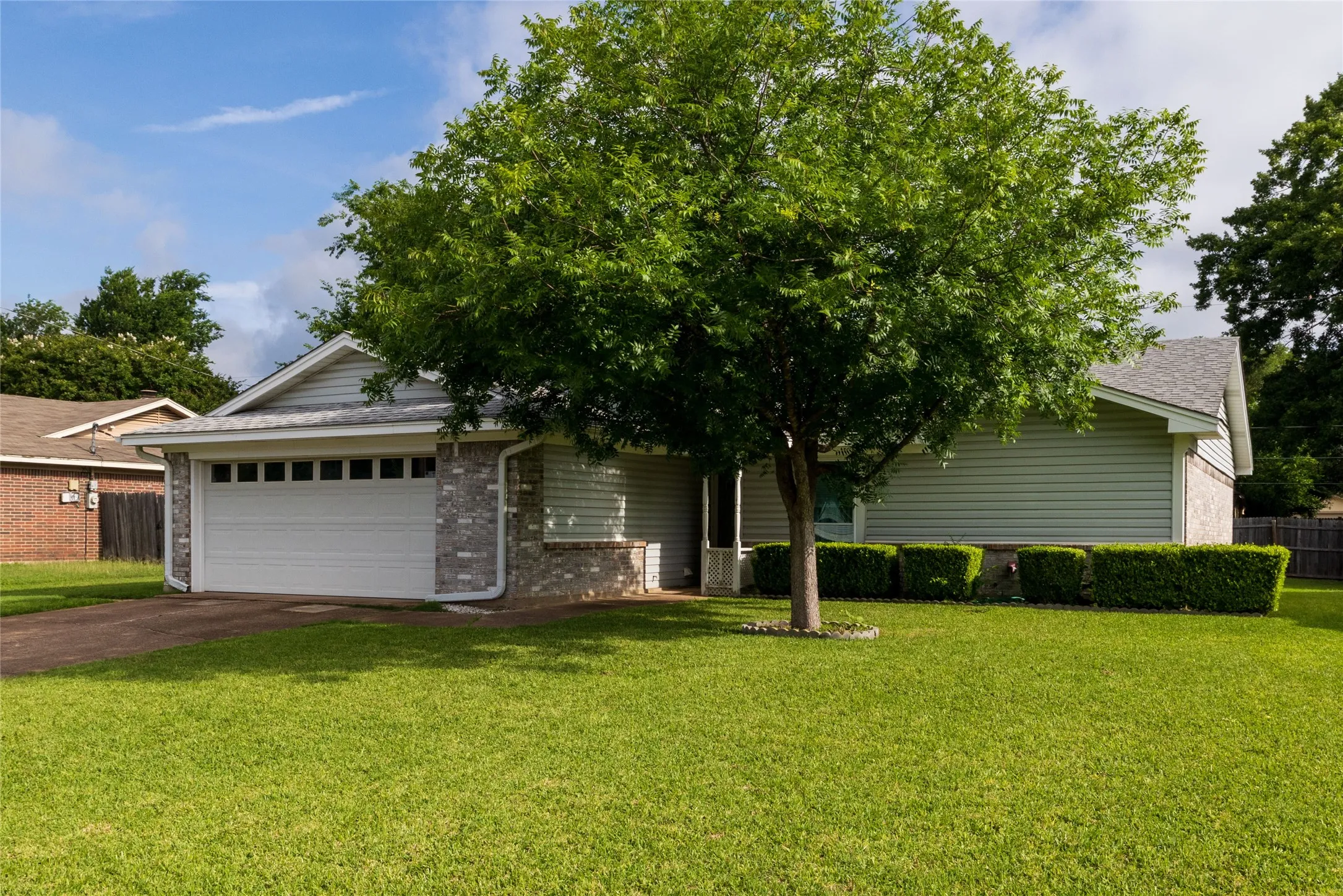 Single Family Residence For Sale in Tarrant County , 1309 Mercedes Street, Benbrook, Texas 76126, 3 Bedroom, 2 Bathroom, 2 Garage spaces, 1,349 Sqft, built in 1982, Price $315,000, mls#21366134, Real Estate Agent in Benbrook, Homes For Sale in Tarrant county, Homes For Sale in Benbrook, Realtor in Benbrook Texas, Real Estate Brokerage Independent Realty Texas, Luminita Cordes Realtor