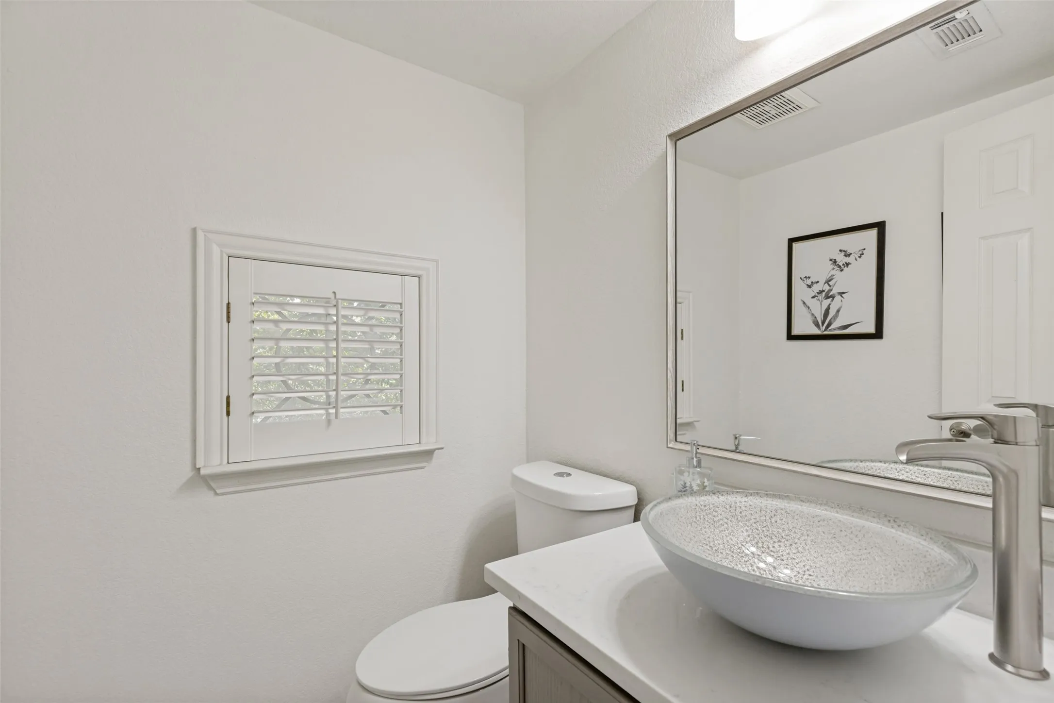Condominium For Sale in Dallas County , 2902 State Street 22, Dallas, Texas 75204, 2 Bedroom, 3 Bathroom, 1 Garage spaces, 1,221 Sqft, built in 1994, mls#21366516, Real Estate Agent in Dallas, Homes For Sale in Dallas county, Homes For Sale in Dallas, Realtor in Dallas Texas, Real Estate Brokerage Independent Realty Texas, Luminita Cordes Realtor