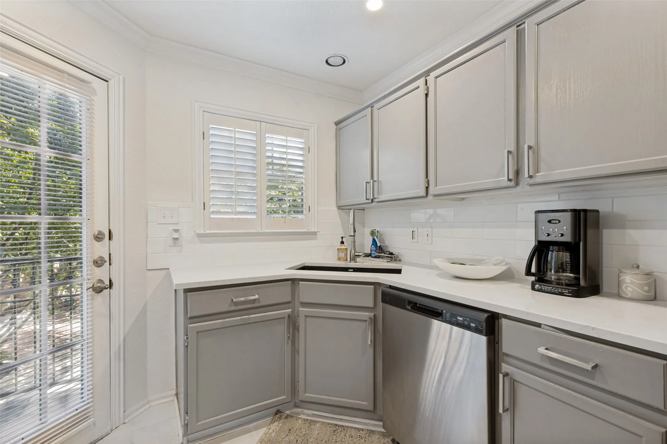 Condominium For Sale in Dallas County , 2902 State Street 22, Dallas, Texas 75204, 2 Bedroom, 3 Bathroom, 1 Garage spaces, 1,221 Sqft, built in 1994, mls#21366516, Real Estate Agent in Dallas, Homes For Sale in Dallas county, Homes For Sale in Dallas, Realtor in Dallas Texas, Real Estate Brokerage Independent Realty Texas, Luminita Cordes Realtor