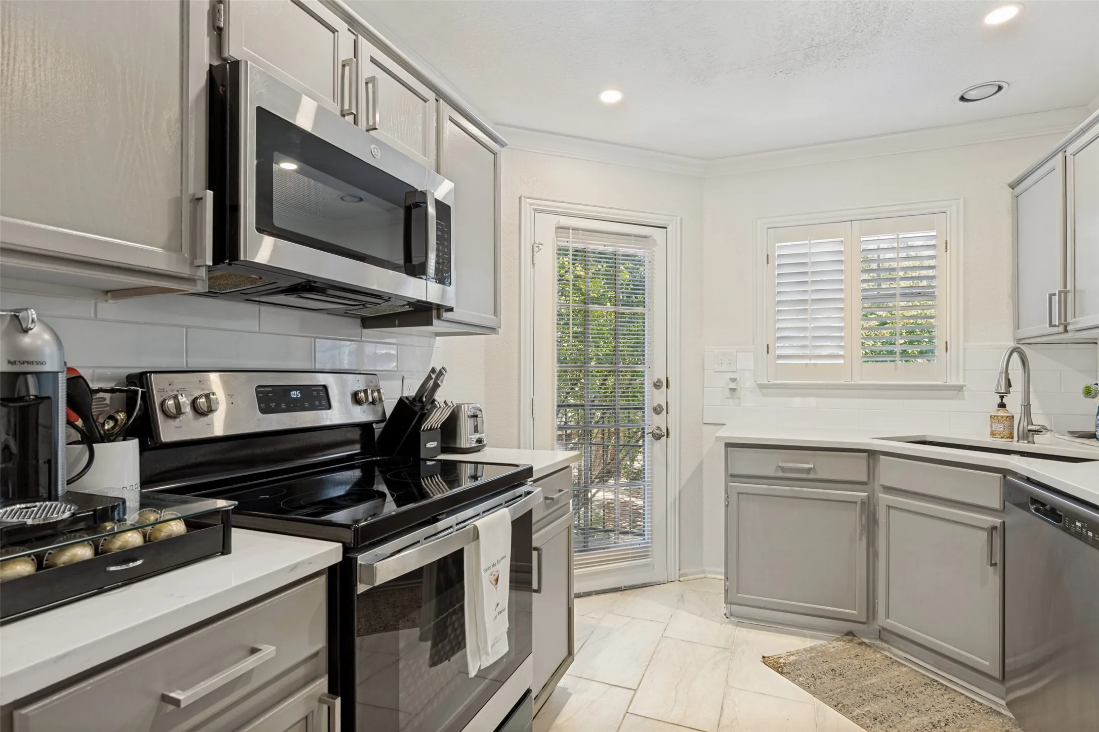 Condominium For Sale in Dallas County , 2902 State Street 22, Dallas, Texas 75204, 2 Bedroom, 3 Bathroom, 1 Garage spaces, 1,221 Sqft, built in 1994, mls#21366516, Real Estate Agent in Dallas, Homes For Sale in Dallas county, Homes For Sale in Dallas, Realtor in Dallas Texas, Real Estate Brokerage Independent Realty Texas, Luminita Cordes Realtor