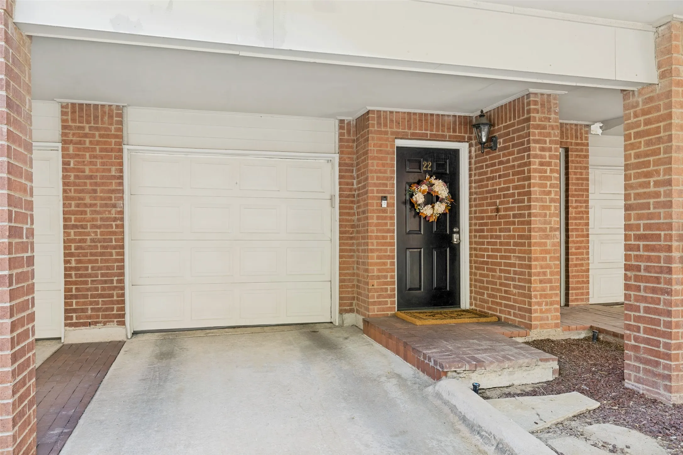 Condominium For Sale in Dallas County , 2902 State Street 22, Dallas, Texas 75204, 2 Bedroom, 3 Bathroom, 1 Garage spaces, 1,221 Sqft, built in 1994, mls#21366516, Real Estate Agent in Dallas, Homes For Sale in Dallas county, Homes For Sale in Dallas, Realtor in Dallas Texas, Real Estate Brokerage Independent Realty Texas, Luminita Cordes Realtor