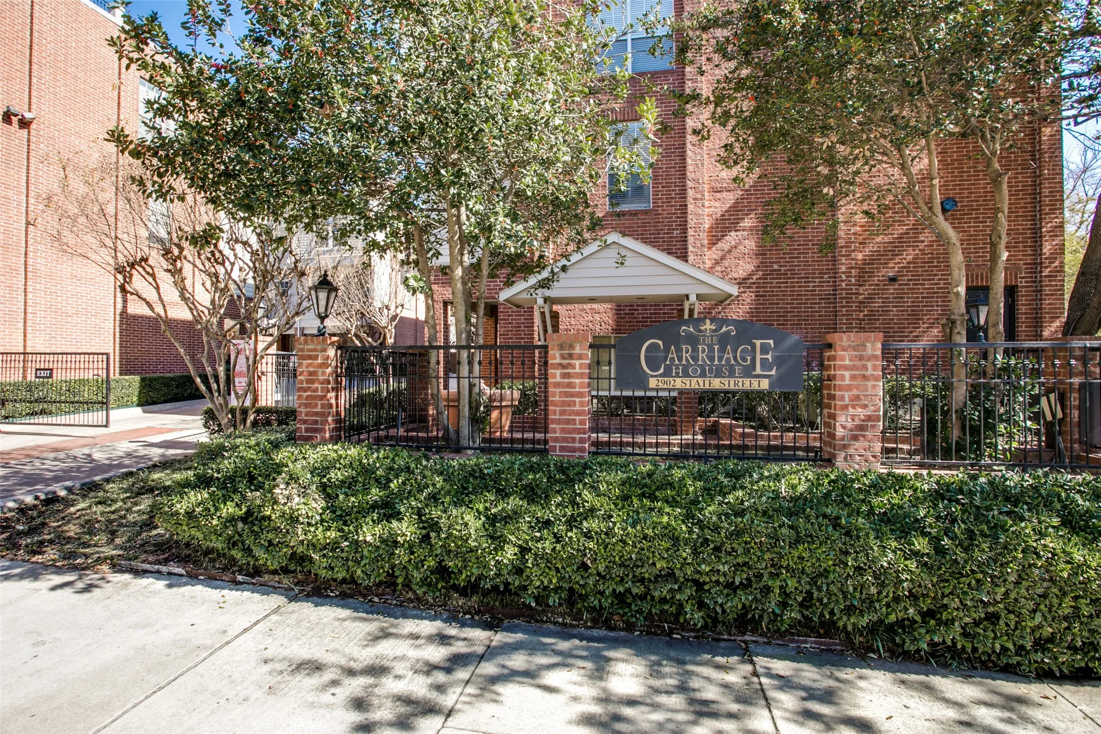 Condominium For Sale in Dallas County , 2902 State Street 22, Dallas, Texas 75204, 2 Bedroom, 3 Bathroom, 1 Garage spaces, 1,221 Sqft, built in 1994, mls#21366516, Real Estate Agent in Dallas, Homes For Sale in Dallas county, Homes For Sale in Dallas, Realtor in Dallas Texas, Real Estate Brokerage Independent Realty Texas, Luminita Cordes Realtor