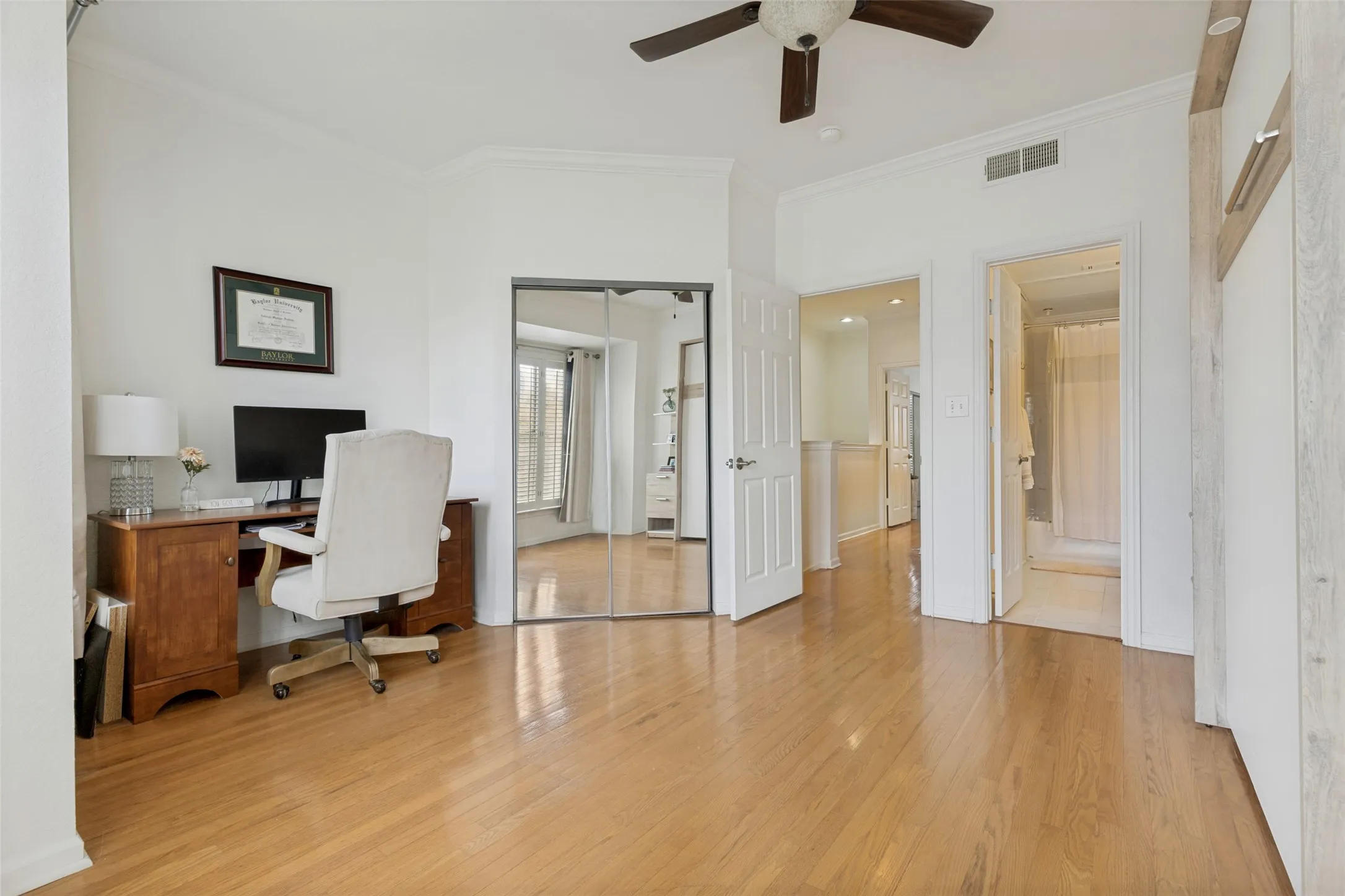 Condominium For Sale in Dallas County , 2902 State Street 22, Dallas, Texas 75204, 2 Bedroom, 3 Bathroom, 1 Garage spaces, 1,221 Sqft, built in 1994, mls#21366516, Real Estate Agent in Dallas, Homes For Sale in Dallas county, Homes For Sale in Dallas, Realtor in Dallas Texas, Real Estate Brokerage Independent Realty Texas, Luminita Cordes Realtor