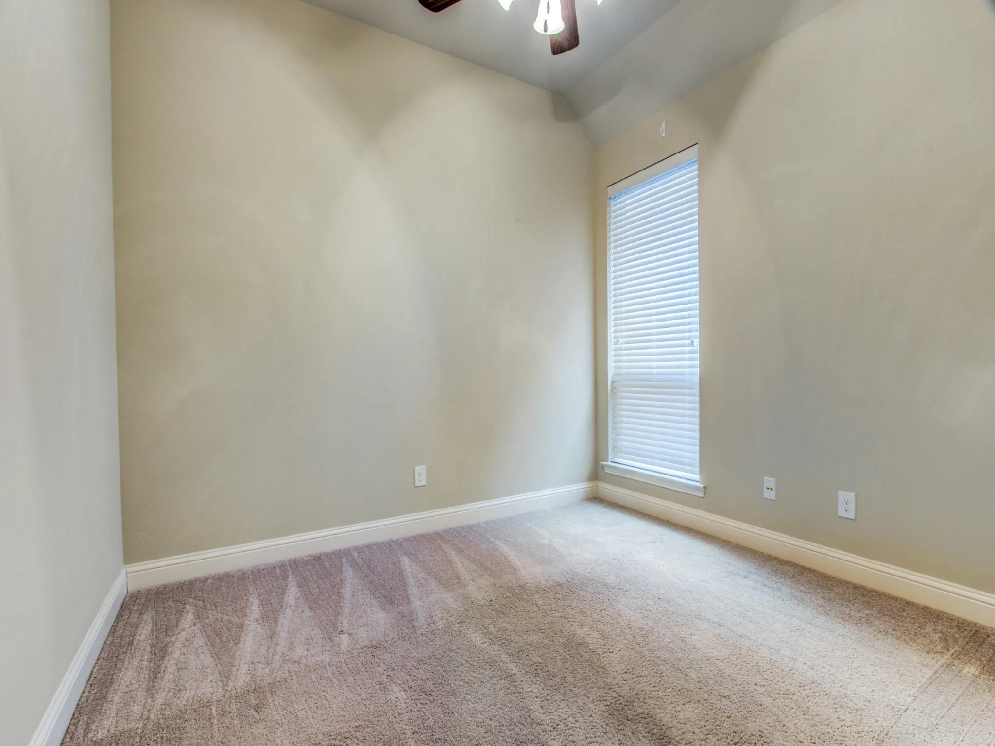 Single Family Residence For Rent in Denton County , 3041 Speyburn, The Colony, Texas 75056, 3 Bedroom, 3 Bathroom, 3 Garage spaces, 2,213 Sqft, built in 2014, mls#21366067, Real Estate Agent in The Colony, Homes For Rent in Denton county, Homes For Rent in The Colony, Realtor in The Colony Texas, Real Estate Brokerage Independent Realty Texas, Luminita Cordes Realtor