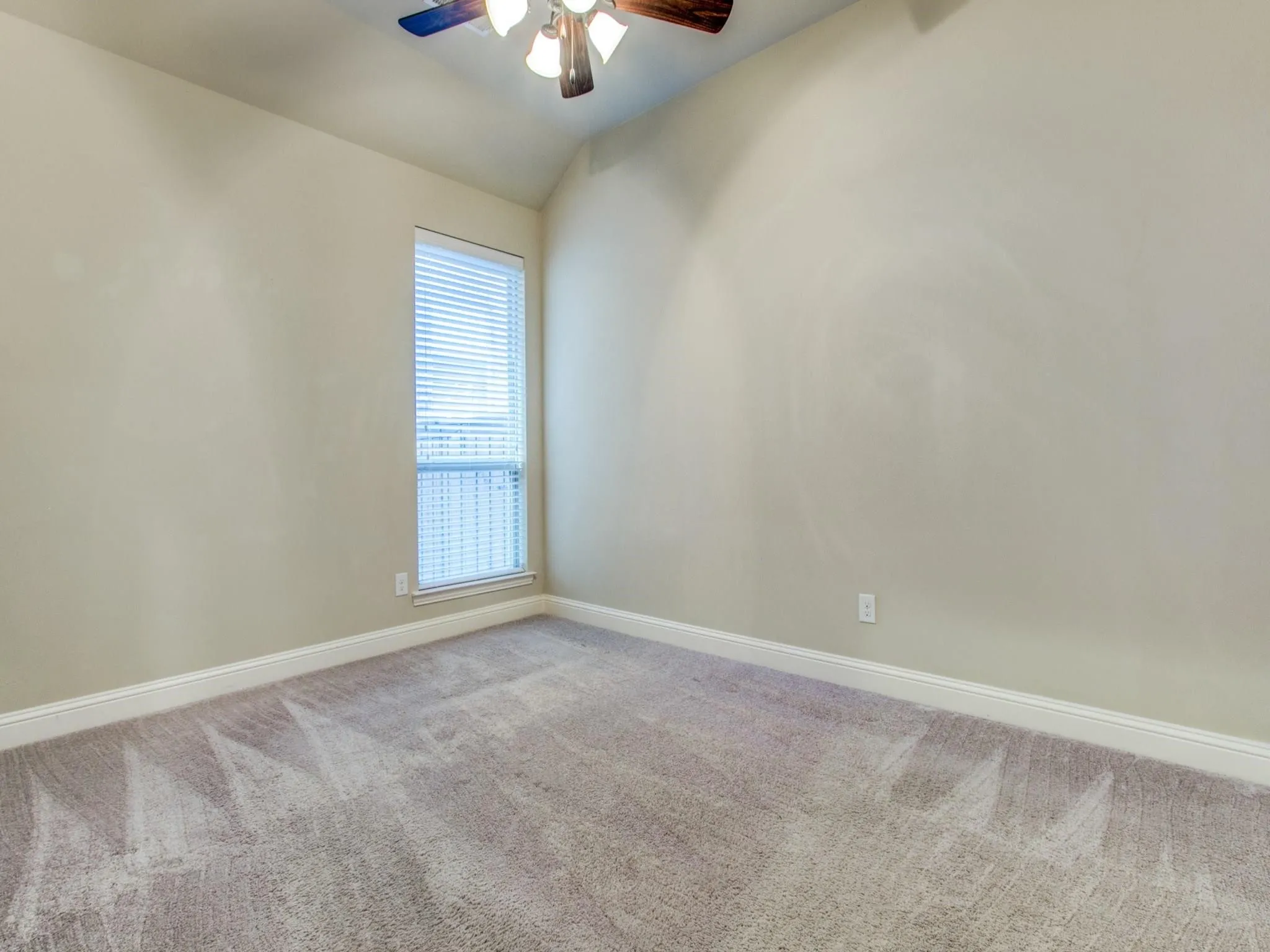 Single Family Residence For Rent in Denton County , 3041 Speyburn, The Colony, Texas 75056, 3 Bedroom, 3 Bathroom, 3 Garage spaces, 2,213 Sqft, built in 2014, mls#21366067, Real Estate Agent in The Colony, Homes For Rent in Denton county, Homes For Rent in The Colony, Realtor in The Colony Texas, Real Estate Brokerage Independent Realty Texas, Luminita Cordes Realtor