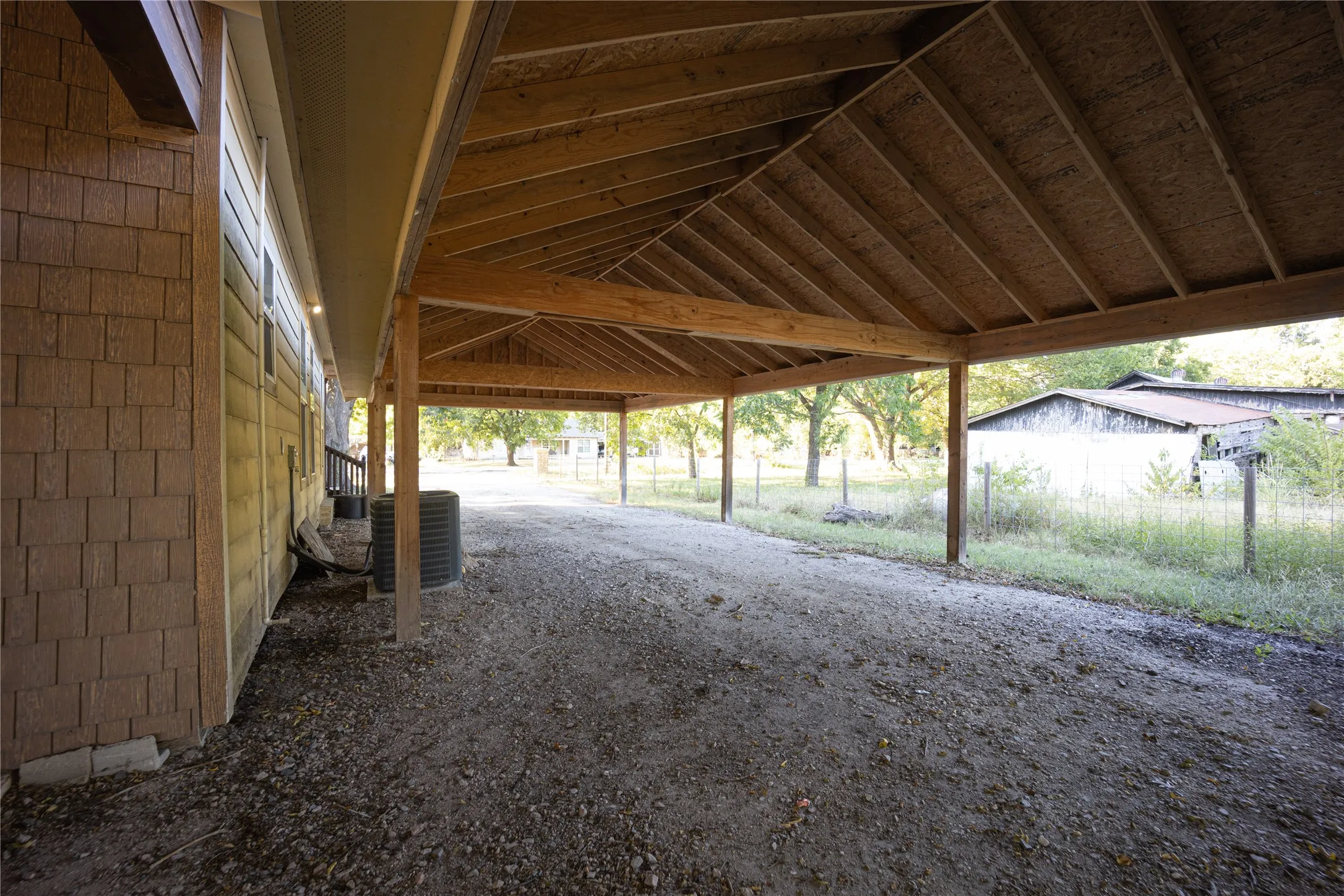Single Family Residence For Sale in Navarro County , 5004 Fm 3041, Corsicana, Texas 75109, 3 Bedroom, 1 Bathroom, Garage spaces, 2,328 Sqft, built in 1910, mls#21365623, Real Estate Agent in Corsicana, Homes For Sale in Navarro county, Homes For Sale in Corsicana, Realtor in Corsicana Texas, Real Estate Brokerage Independent Realty Texas, Luminita Cordes Realtor