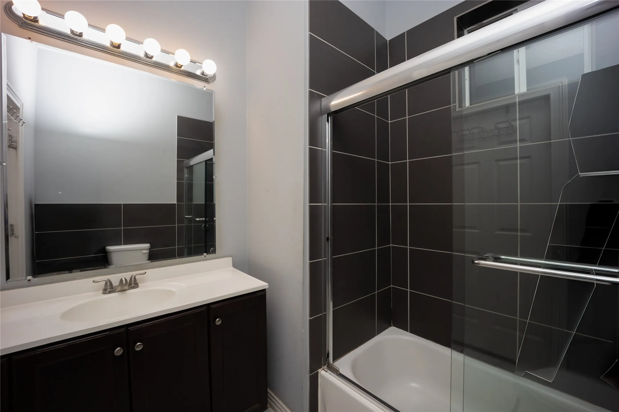 Single Family Residence For Sale in Navarro County , 5004 Fm 3041, Corsicana, Texas 75109, 3 Bedroom, 1 Bathroom, Garage spaces, 2,328 Sqft, built in 1910, mls#21365623, Real Estate Agent in Corsicana, Homes For Sale in Navarro county, Homes For Sale in Corsicana, Realtor in Corsicana Texas, Real Estate Brokerage Independent Realty Texas, Luminita Cordes Realtor