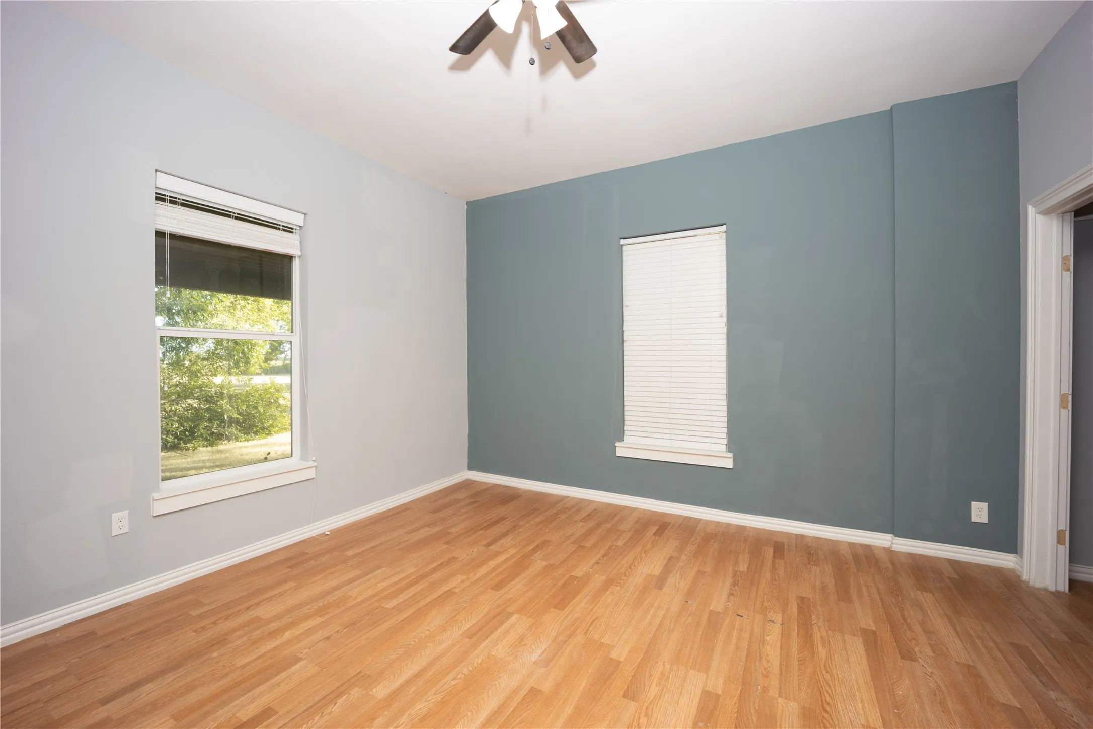 Single Family Residence For Sale in Navarro County , 5004 Fm 3041, Corsicana, Texas 75109, 3 Bedroom, 1 Bathroom, Garage spaces, 2,328 Sqft, built in 1910, mls#21365623, Real Estate Agent in Corsicana, Homes For Sale in Navarro county, Homes For Sale in Corsicana, Realtor in Corsicana Texas, Real Estate Brokerage Independent Realty Texas, Luminita Cordes Realtor