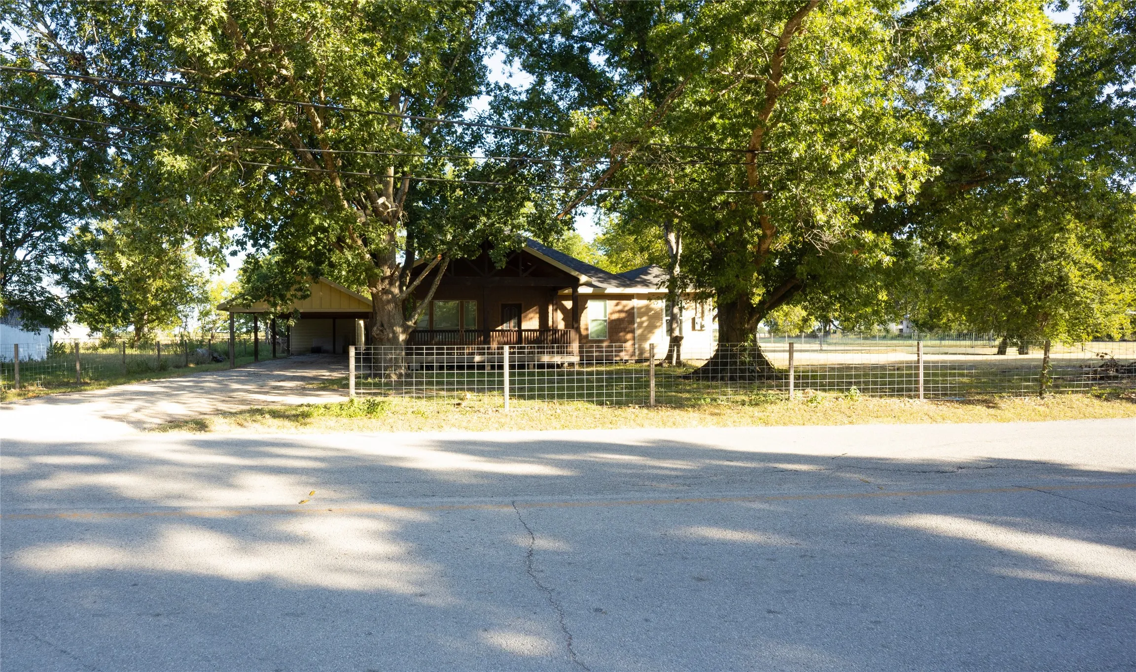 Single Family Residence For Sale in Navarro County , 5004 Fm 3041, Corsicana, Texas 75109, 3 Bedroom, 1 Bathroom, Garage spaces, 2,328 Sqft, built in 1910, mls#21365623, Real Estate Agent in Corsicana, Homes For Sale in Navarro county, Homes For Sale in Corsicana, Realtor in Corsicana Texas, Real Estate Brokerage Independent Realty Texas, Luminita Cordes Realtor