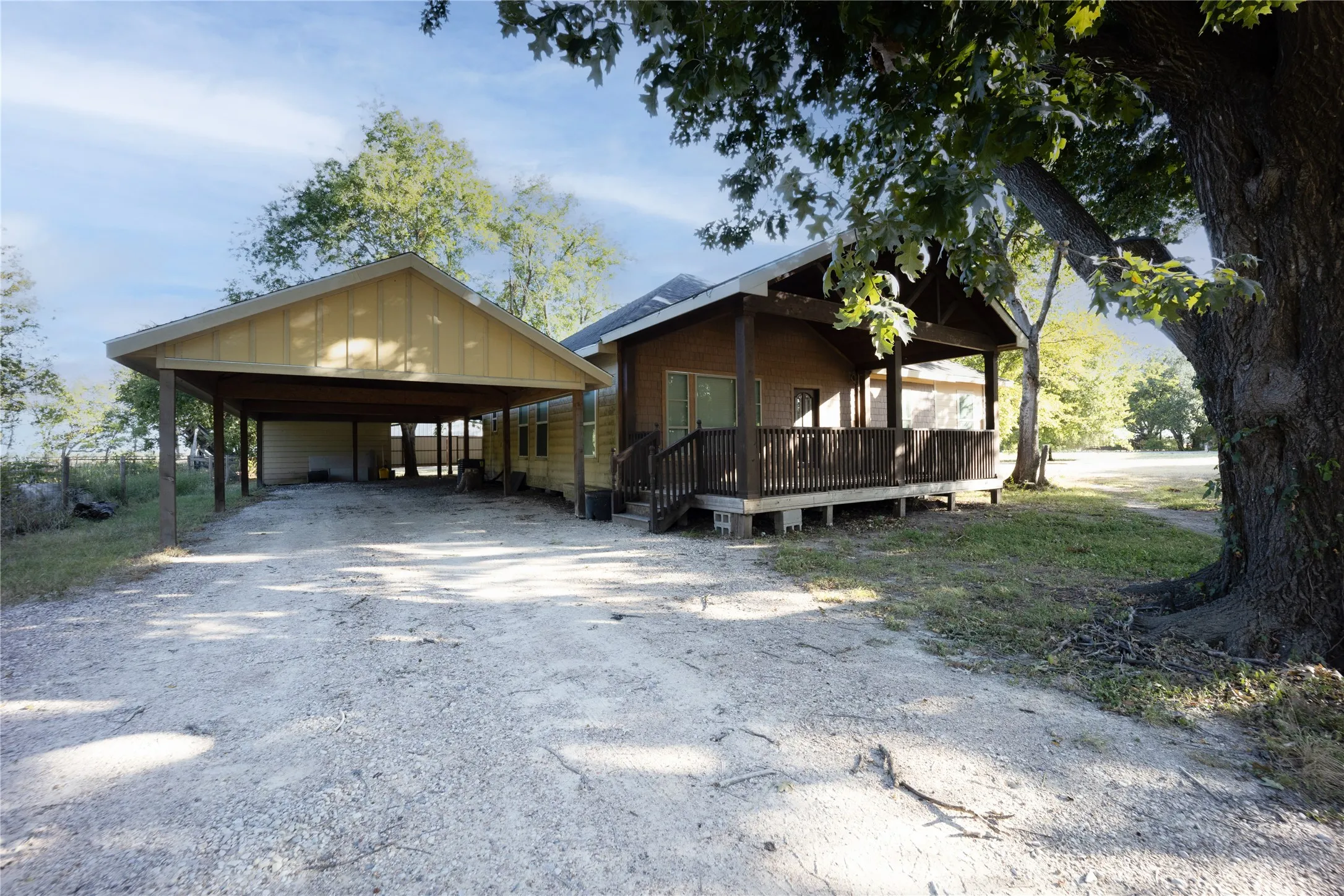 Single Family Residence For Sale in Navarro County , 5004 Fm 3041, Corsicana, Texas 75109, 3 Bedroom, 1 Bathroom, Garage spaces, 2,328 Sqft, built in 1910, mls#21365623, Real Estate Agent in Corsicana, Homes For Sale in Navarro county, Homes For Sale in Corsicana, Realtor in Corsicana Texas, Real Estate Brokerage Independent Realty Texas, Luminita Cordes Realtor