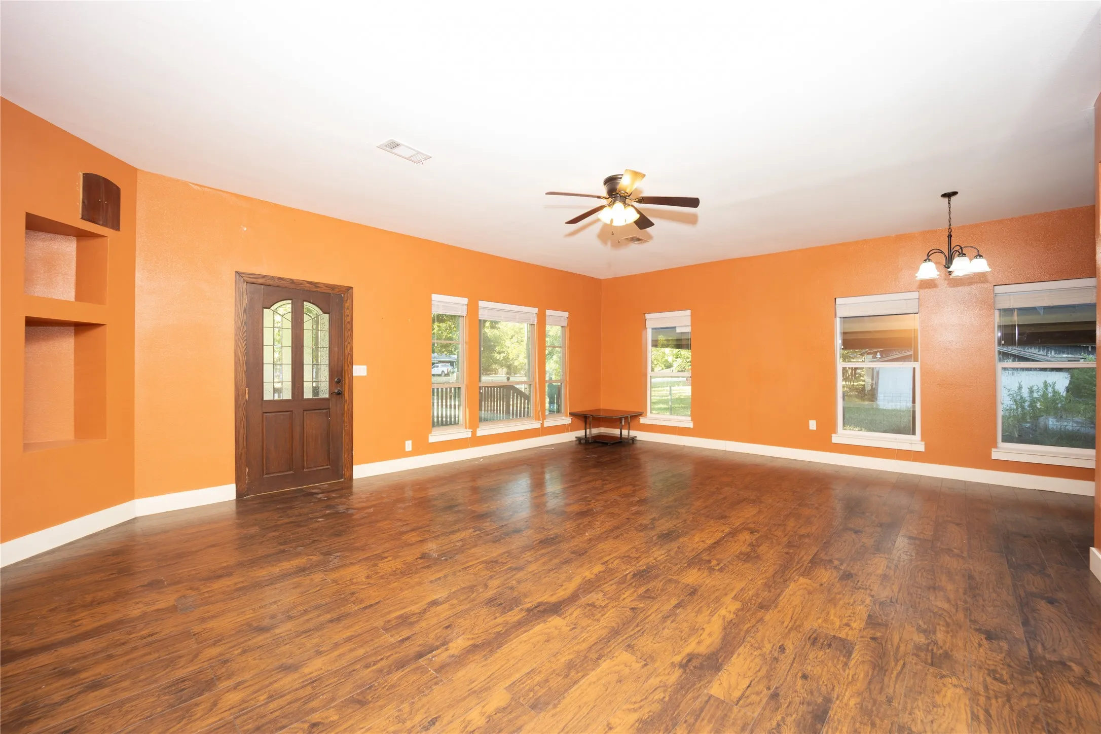 Single Family Residence For Sale in Navarro County , 5004 Fm 3041, Corsicana, Texas 75109, 3 Bedroom, 1 Bathroom, Garage spaces, 2,328 Sqft, built in 1910, mls#21365623, Real Estate Agent in Corsicana, Homes For Sale in Navarro county, Homes For Sale in Corsicana, Realtor in Corsicana Texas, Real Estate Brokerage Independent Realty Texas, Luminita Cordes Realtor
