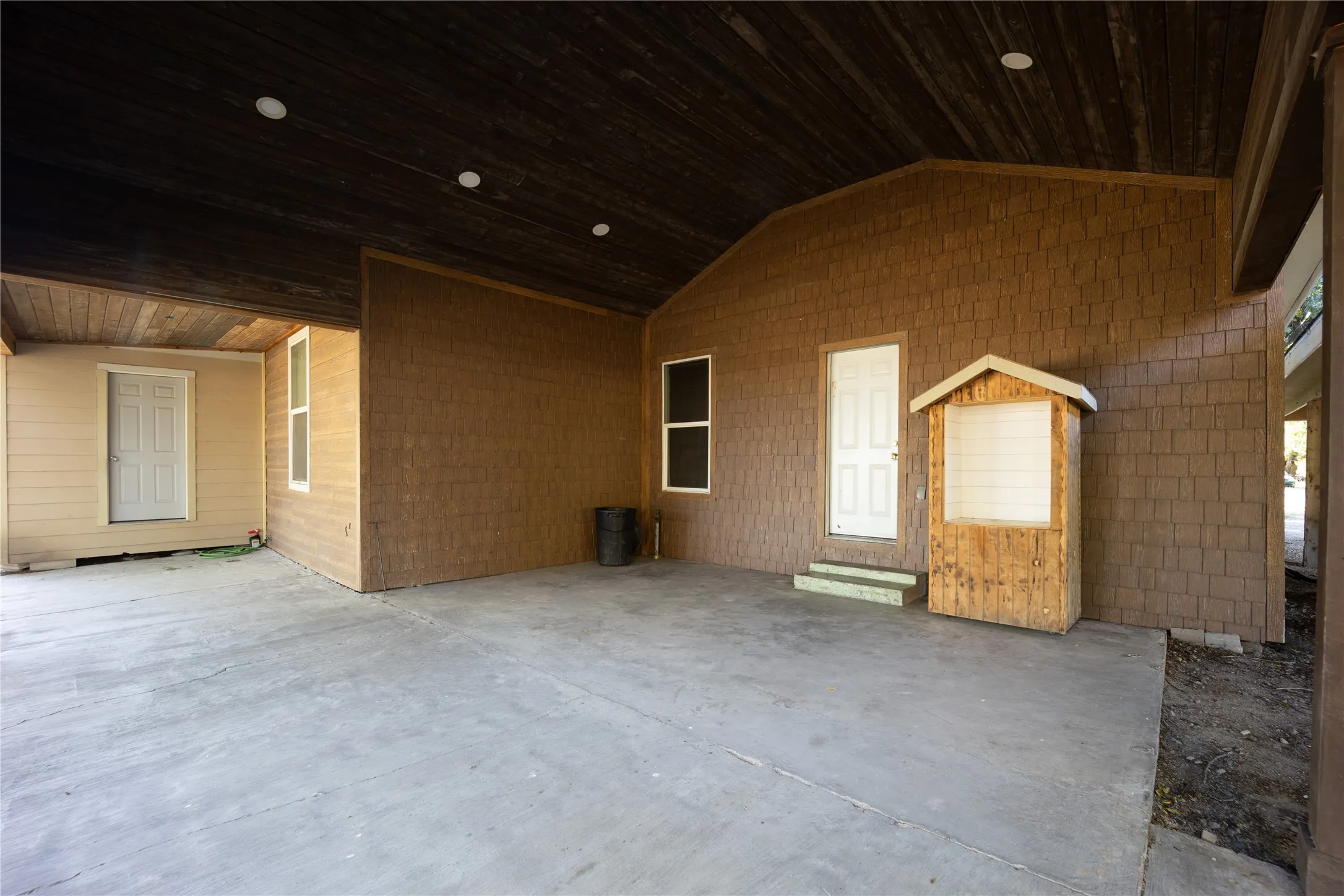 Single Family Residence For Sale in Navarro County , 5004 Fm 3041, Corsicana, Texas 75109, 3 Bedroom, 1 Bathroom, Garage spaces, 2,328 Sqft, built in 1910, mls#21365623, Real Estate Agent in Corsicana, Homes For Sale in Navarro county, Homes For Sale in Corsicana, Realtor in Corsicana Texas, Real Estate Brokerage Independent Realty Texas, Luminita Cordes Realtor