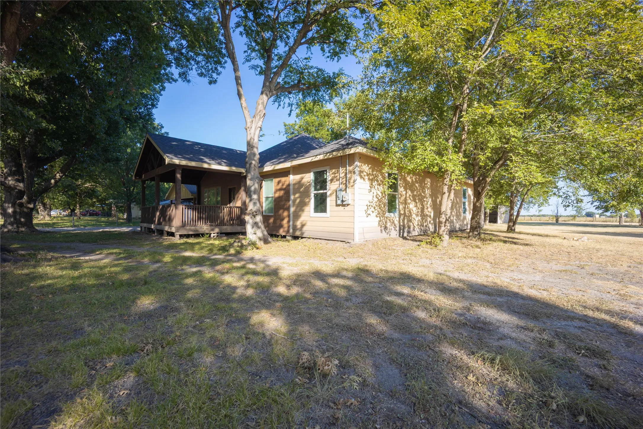 Single Family Residence For Sale in Navarro County , 5004 Fm 3041, Corsicana, Texas 75109, 3 Bedroom, 1 Bathroom, Garage spaces, 2,328 Sqft, built in 1910, mls#21365623, Real Estate Agent in Corsicana, Homes For Sale in Navarro county, Homes For Sale in Corsicana, Realtor in Corsicana Texas, Real Estate Brokerage Independent Realty Texas, Luminita Cordes Realtor