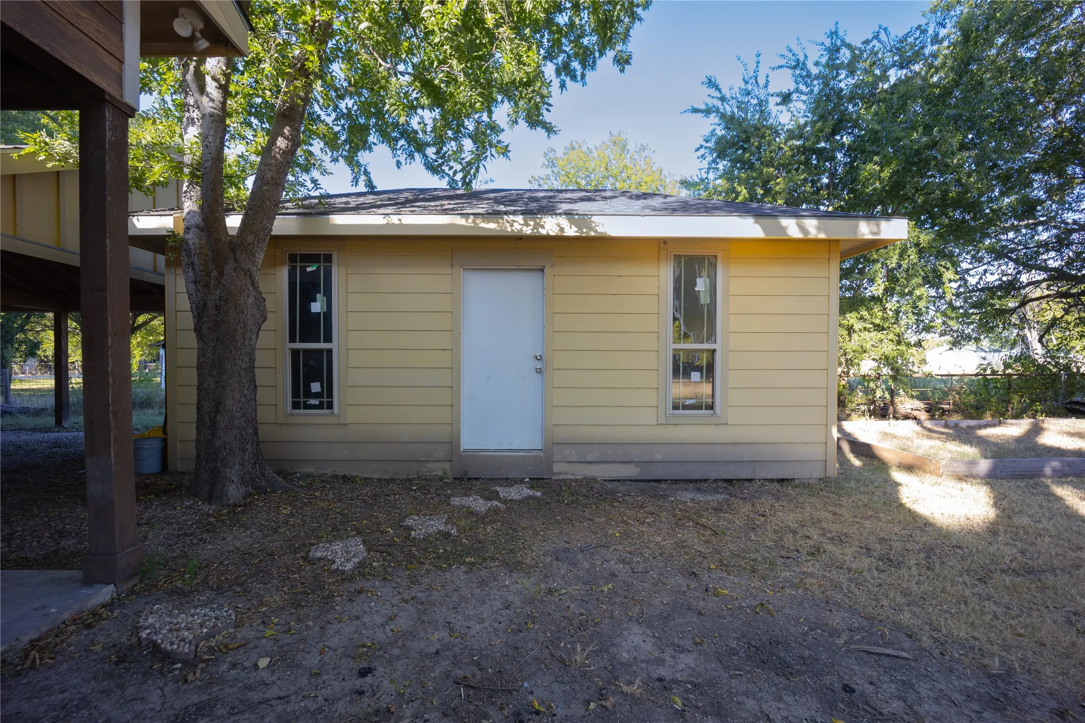 Single Family Residence For Sale in Navarro County , 5004 Fm 3041, Corsicana, Texas 75109, 3 Bedroom, 1 Bathroom, Garage spaces, 2,328 Sqft, built in 1910, mls#21365623, Real Estate Agent in Corsicana, Homes For Sale in Navarro county, Homes For Sale in Corsicana, Realtor in Corsicana Texas, Real Estate Brokerage Independent Realty Texas, Luminita Cordes Realtor