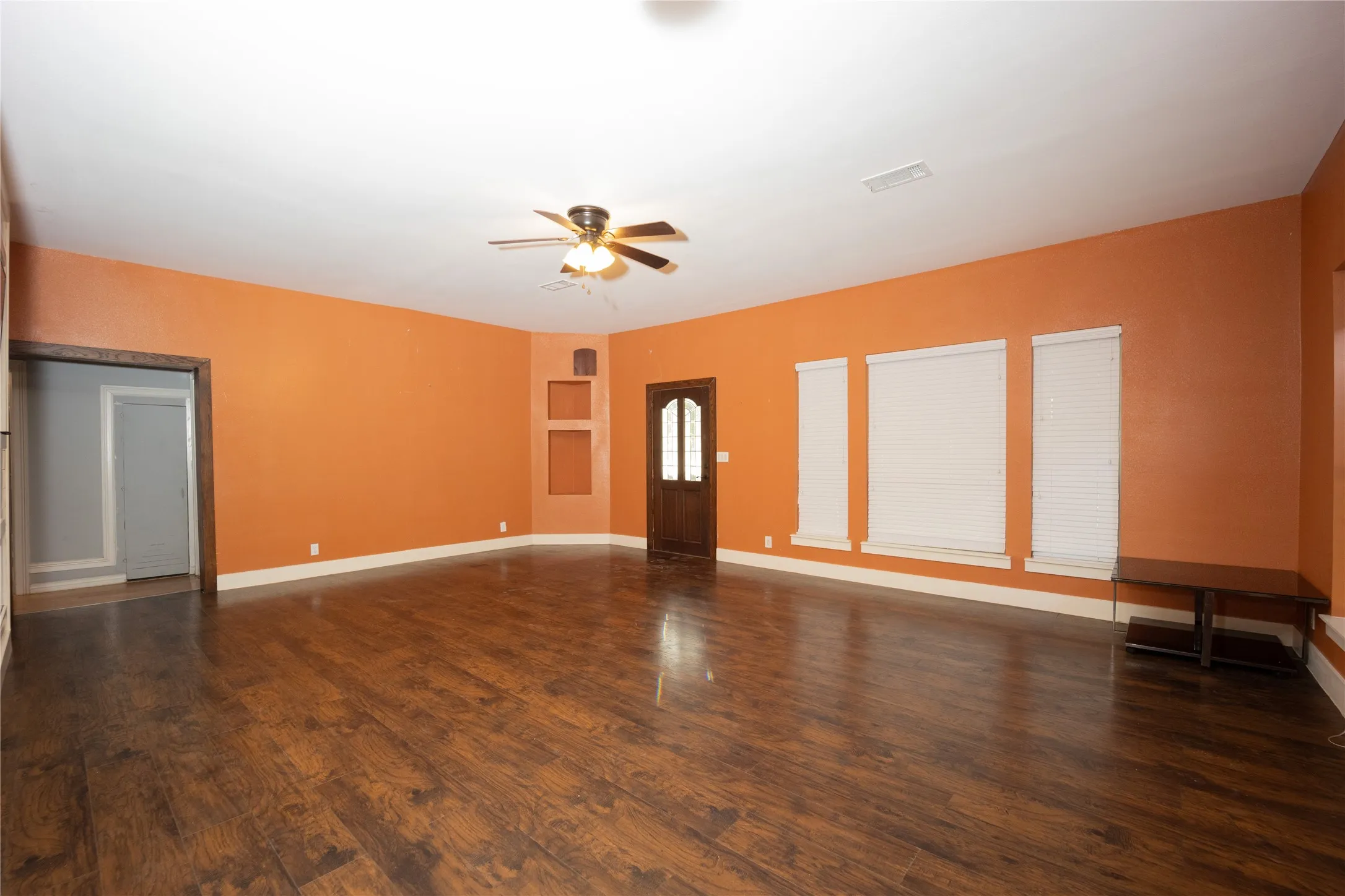 Single Family Residence For Sale in Navarro County , 5004 Fm 3041, Corsicana, Texas 75109, 3 Bedroom, 1 Bathroom, Garage spaces, 2,328 Sqft, built in 1910, mls#21365623, Real Estate Agent in Corsicana, Homes For Sale in Navarro county, Homes For Sale in Corsicana, Realtor in Corsicana Texas, Real Estate Brokerage Independent Realty Texas, Luminita Cordes Realtor