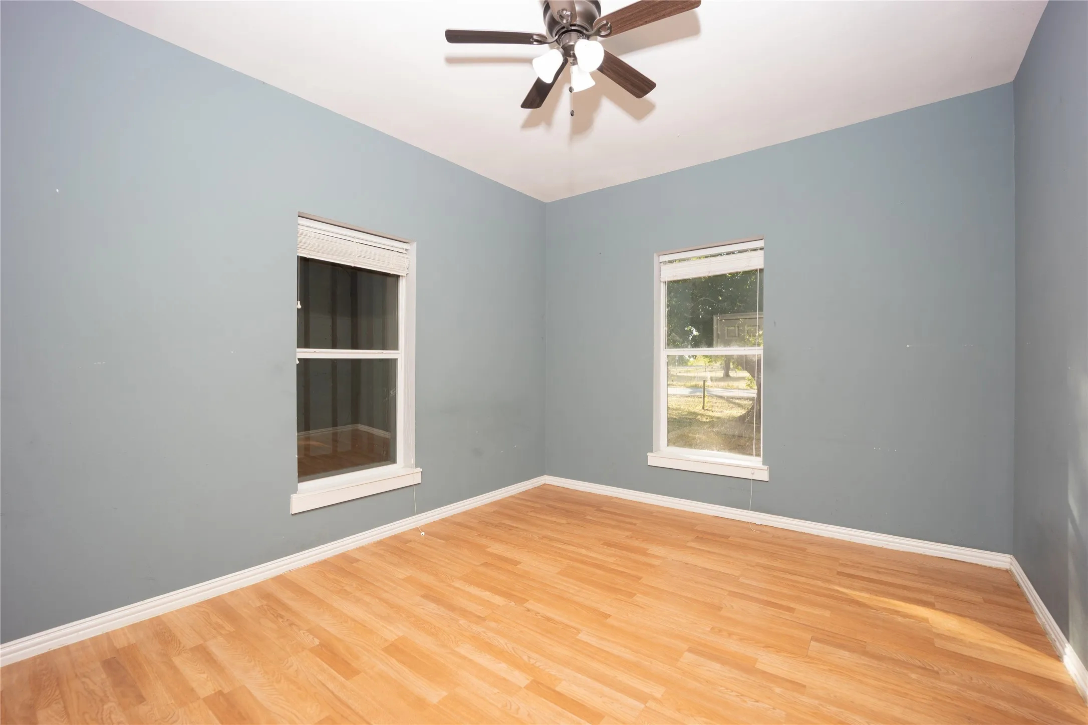 Single Family Residence For Sale in Navarro County , 5004 Fm 3041, Corsicana, Texas 75109, 3 Bedroom, 1 Bathroom, Garage spaces, 2,328 Sqft, built in 1910, mls#21365623, Real Estate Agent in Corsicana, Homes For Sale in Navarro county, Homes For Sale in Corsicana, Realtor in Corsicana Texas, Real Estate Brokerage Independent Realty Texas, Luminita Cordes Realtor