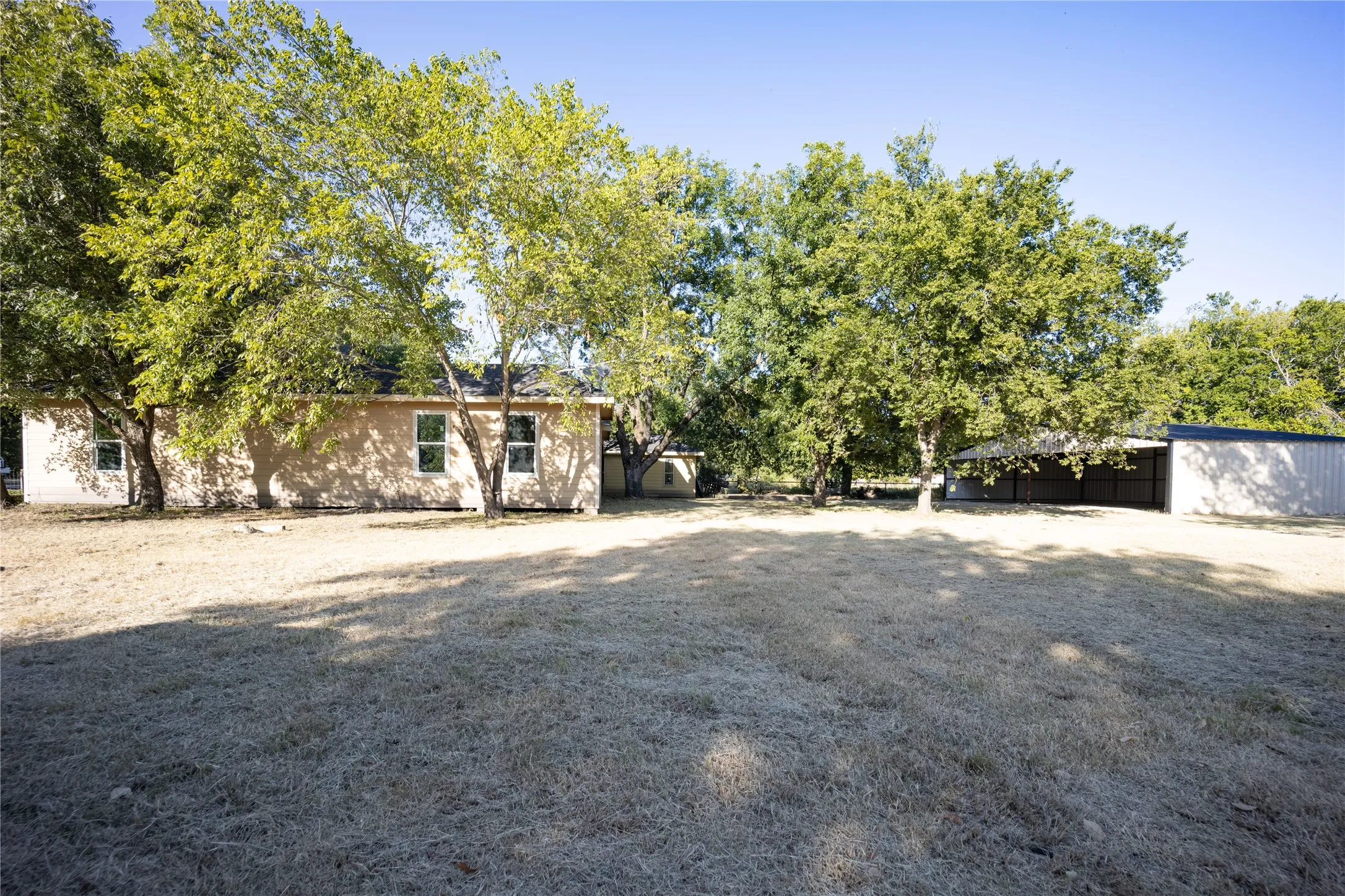 Single Family Residence For Sale in Navarro County , 5004 Fm 3041, Corsicana, Texas 75109, 3 Bedroom, 1 Bathroom, Garage spaces, 2,328 Sqft, built in 1910, mls#21365623, Real Estate Agent in Corsicana, Homes For Sale in Navarro county, Homes For Sale in Corsicana, Realtor in Corsicana Texas, Real Estate Brokerage Independent Realty Texas, Luminita Cordes Realtor