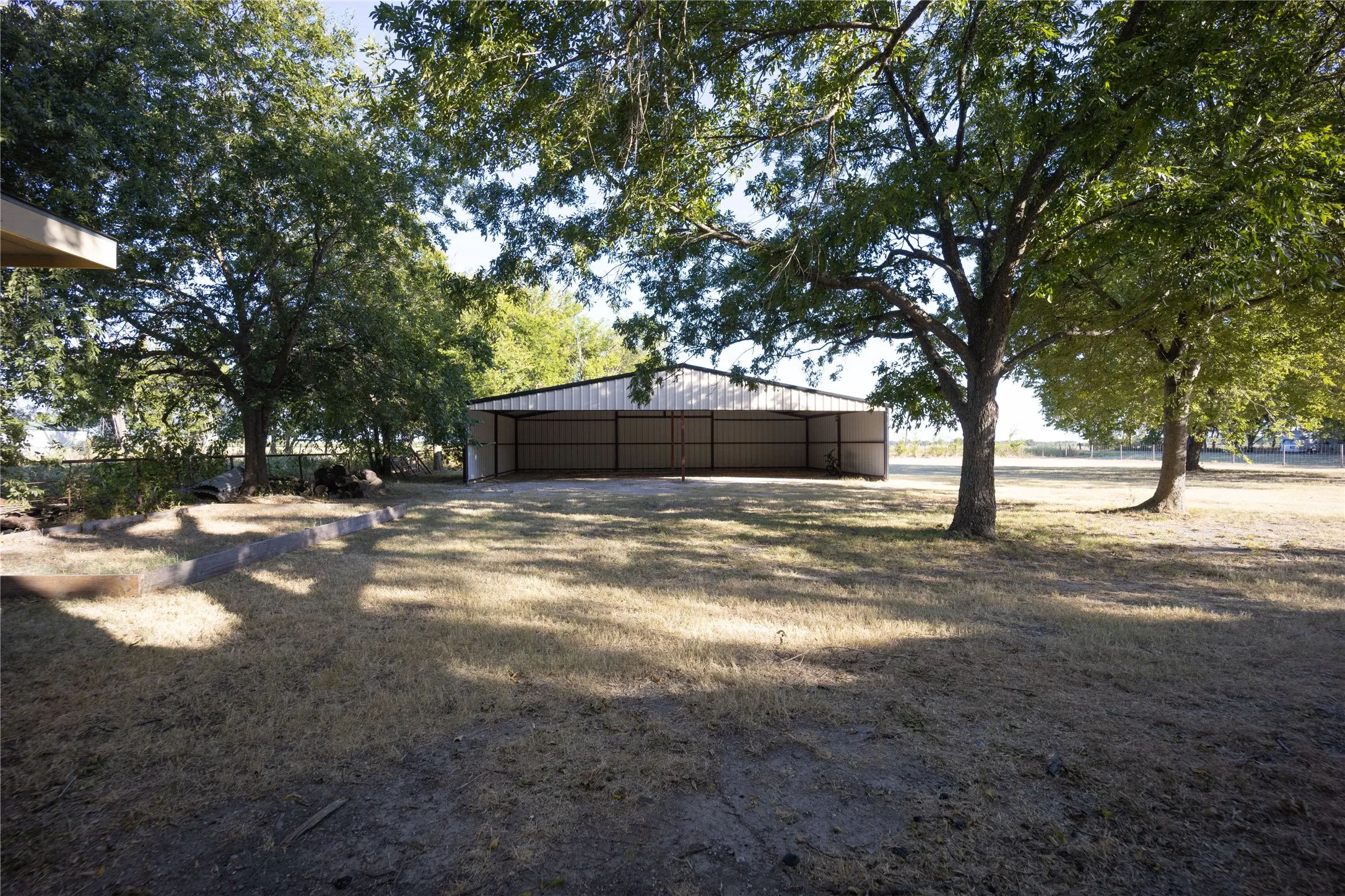 Single Family Residence For Sale in Navarro County , 5004 Fm 3041, Corsicana, Texas 75109, 3 Bedroom, 1 Bathroom, Garage spaces, 2,328 Sqft, built in 1910, mls#21365623, Real Estate Agent in Corsicana, Homes For Sale in Navarro county, Homes For Sale in Corsicana, Realtor in Corsicana Texas, Real Estate Brokerage Independent Realty Texas, Luminita Cordes Realtor