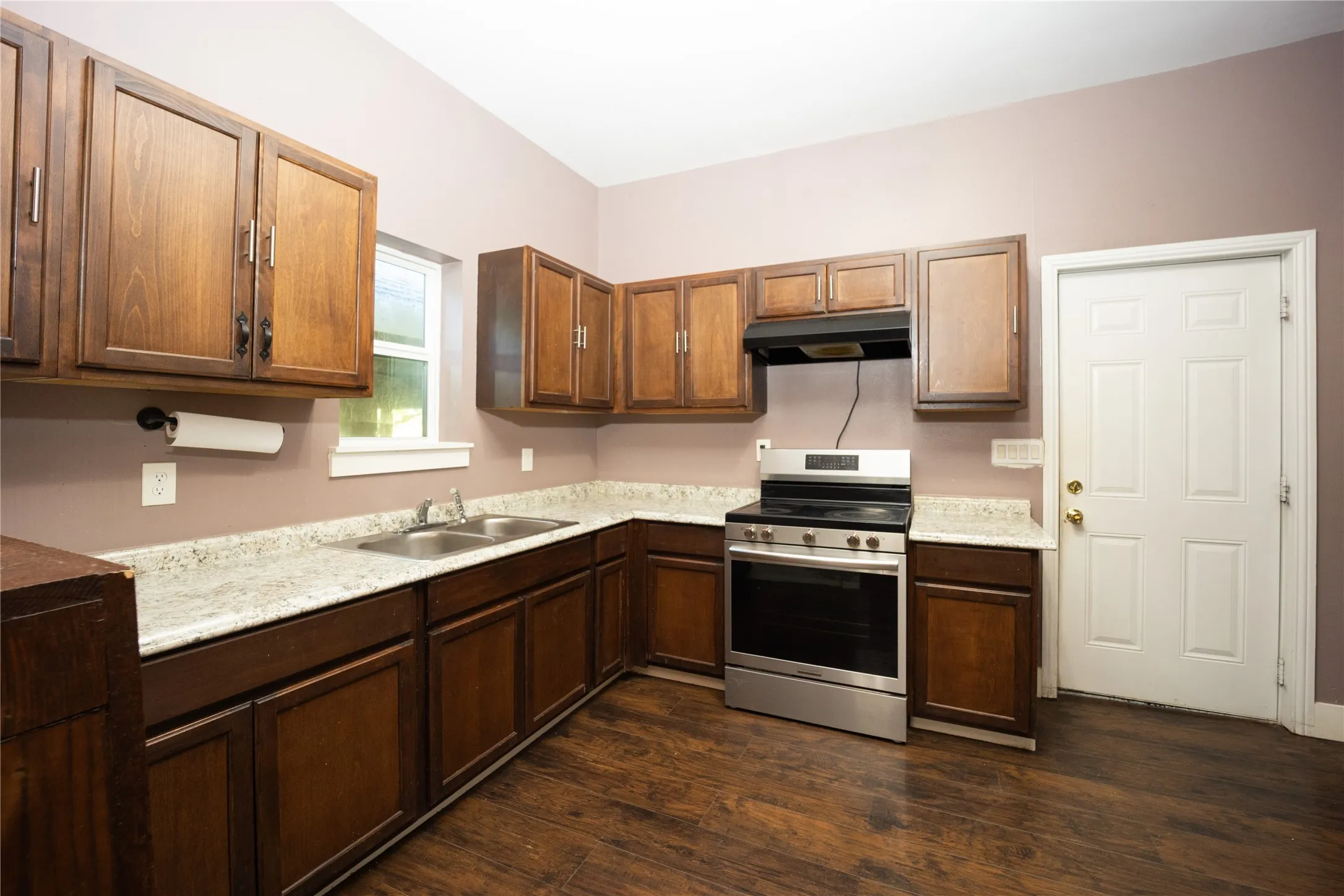 Single Family Residence For Sale in Navarro County , 5004 Fm 3041, Corsicana, Texas 75109, 3 Bedroom, 1 Bathroom, Garage spaces, 2,328 Sqft, built in 1910, mls#21365623, Real Estate Agent in Corsicana, Homes For Sale in Navarro county, Homes For Sale in Corsicana, Realtor in Corsicana Texas, Real Estate Brokerage Independent Realty Texas, Luminita Cordes Realtor