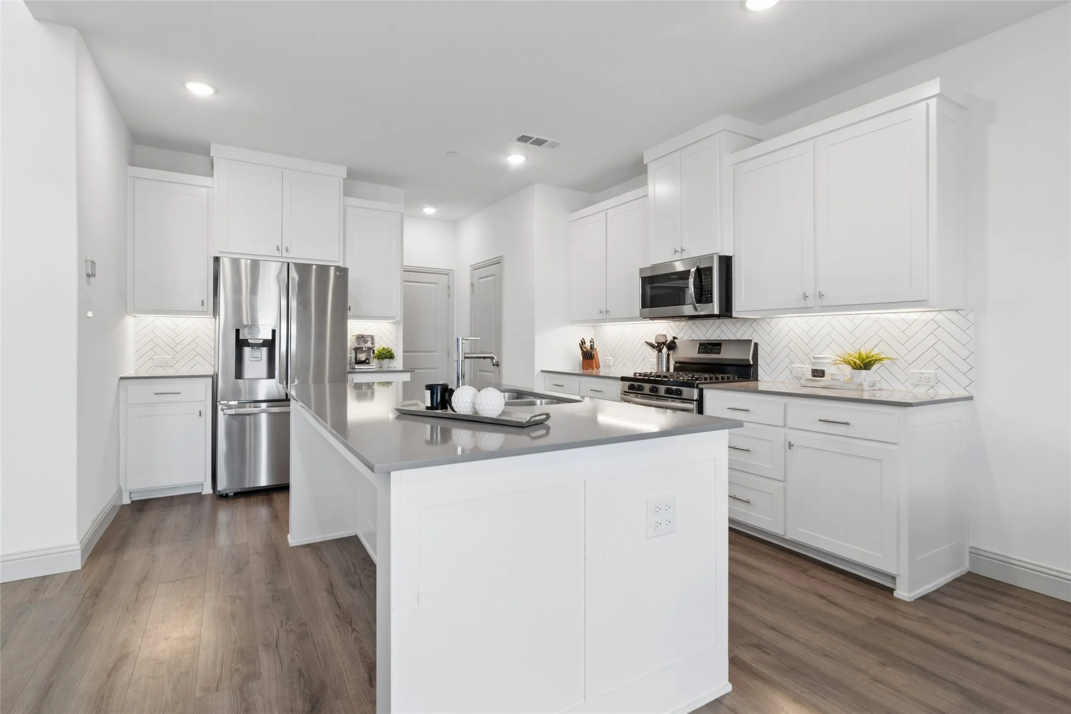 Townhouse For Sale in Collin County , 1336 Hill Country Place, Celina, Texas 75009, 2 Bedroom, 3 Bathroom, 2 Garage spaces, 1,617 Sqft, built in 2022, mls#21366544, Real Estate Agent in Celina, Homes For Sale in Collin county, Homes For Sale in Celina, Realtor in Celina Texas, Real Estate Brokerage Independent Realty Texas, Luminita Cordes Realtor
