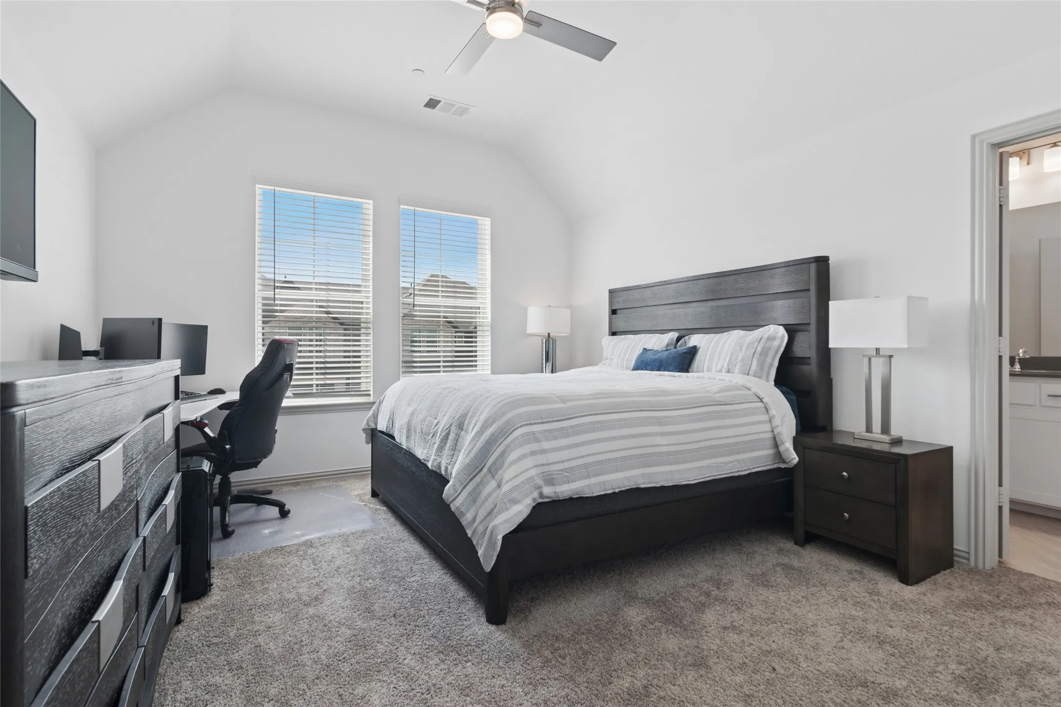 Townhouse For Sale in Collin County , 1336 Hill Country Place, Celina, Texas 75009, 2 Bedroom, 3 Bathroom, 2 Garage spaces, 1,617 Sqft, built in 2022, mls#21366544, Real Estate Agent in Celina, Homes For Sale in Collin county, Homes For Sale in Celina, Realtor in Celina Texas, Real Estate Brokerage Independent Realty Texas, Luminita Cordes Realtor