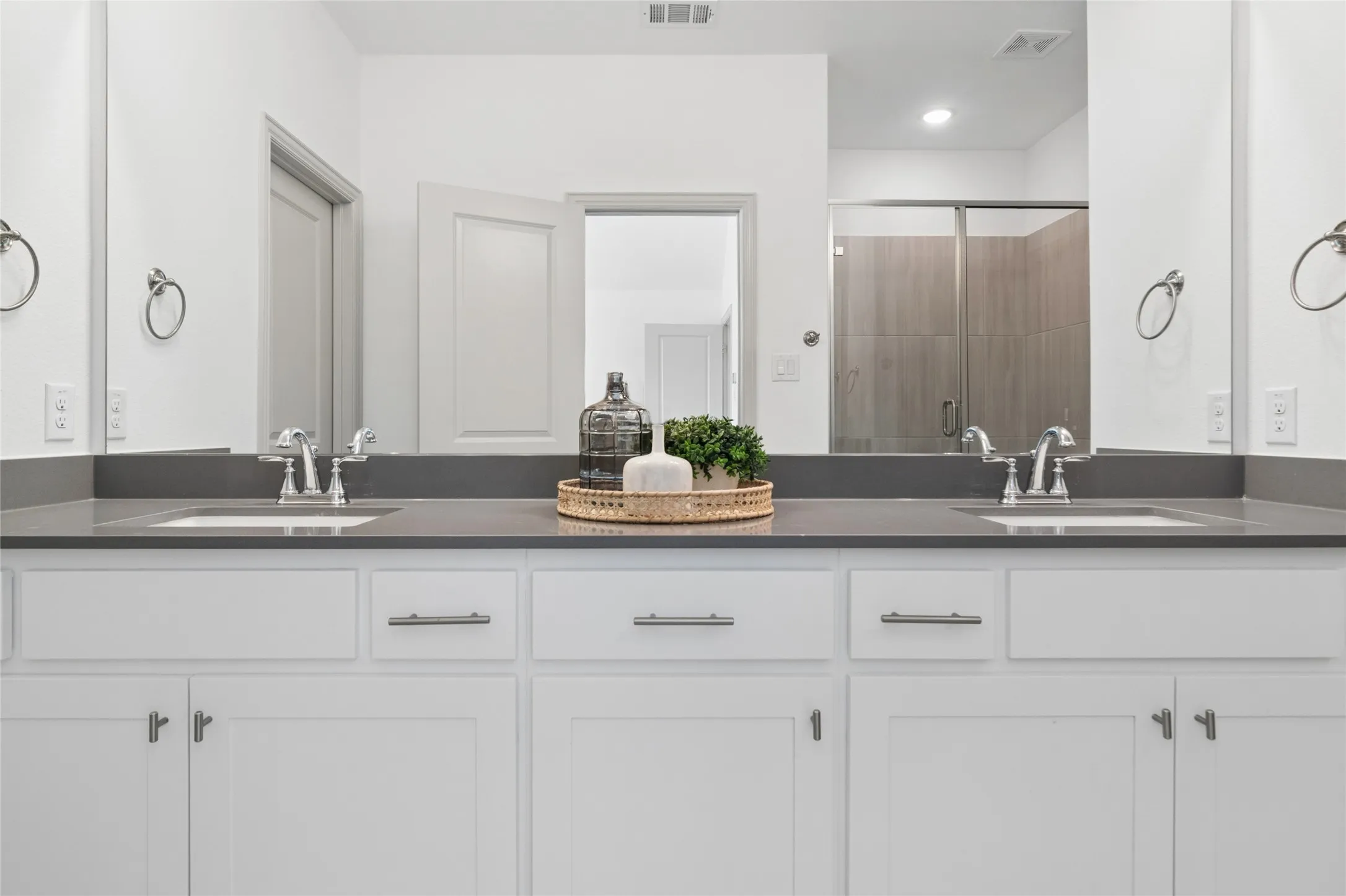 Townhouse For Sale in Collin County , 1336 Hill Country Place, Celina, Texas 75009, 2 Bedroom, 3 Bathroom, 2 Garage spaces, 1,617 Sqft, built in 2022, mls#21366544, Real Estate Agent in Celina, Homes For Sale in Collin county, Homes For Sale in Celina, Realtor in Celina Texas, Real Estate Brokerage Independent Realty Texas, Luminita Cordes Realtor