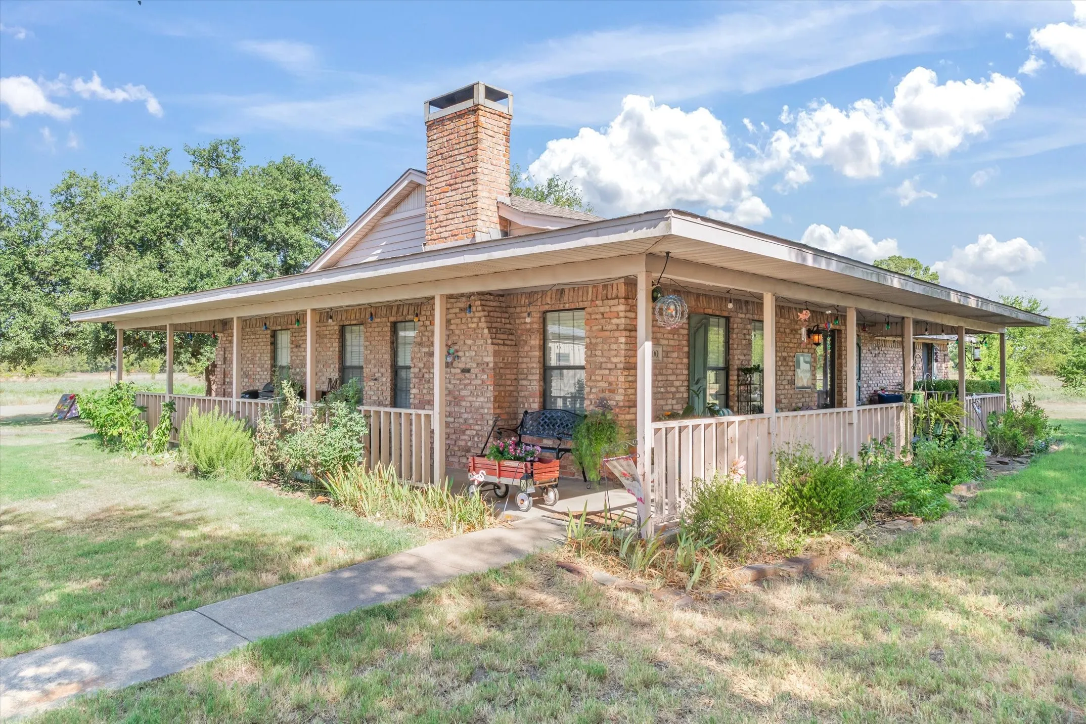 Single Family Residence For Sale in Kaufman County , 6400 County Road 108, Kaufman, Texas 75142, 3 Bedroom, 2 Bathroom, 3 Garage spaces, 1,572 Sqft, built in 1984, mls#21319838, Real Estate Agent in Kaufman, Homes For Sale in Kaufman county, Homes For Sale in Kaufman, Realtor in Kaufman Texas, Real Estate Brokerage Independent Realty Texas, Luminita Cordes Realtor