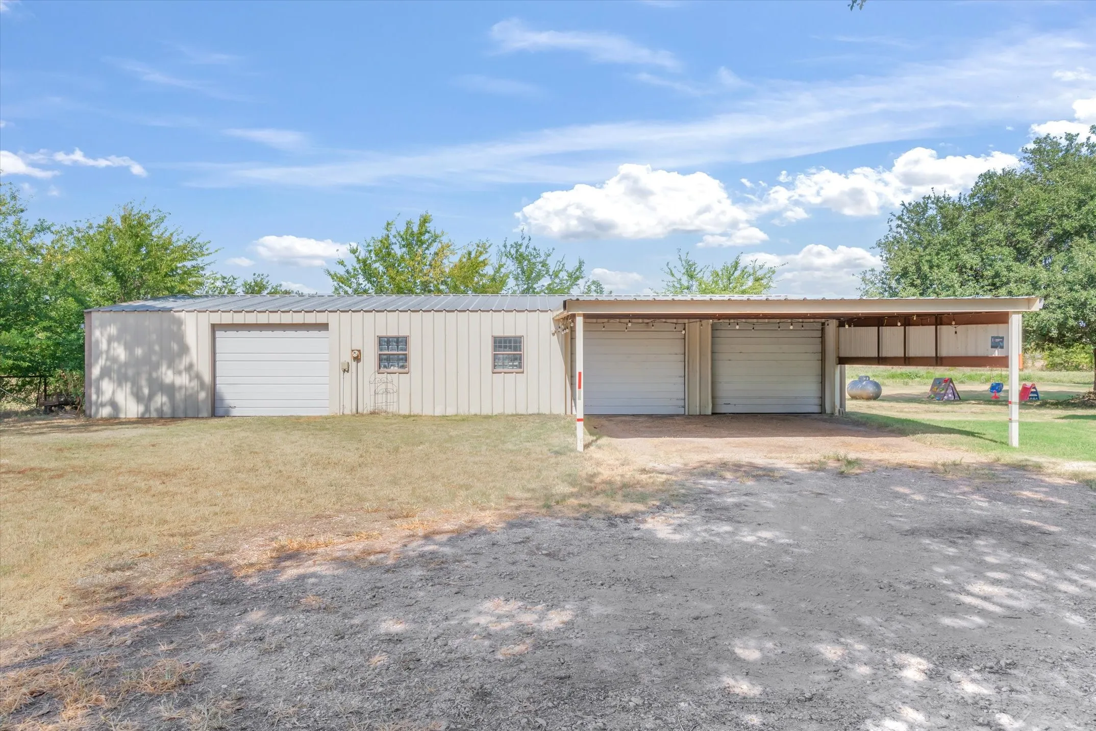 Single Family Residence For Sale in Kaufman County , 6400 County Road 108, Kaufman, Texas 75142, 3 Bedroom, 2 Bathroom, 3 Garage spaces, 1,572 Sqft, built in 1984, mls#21319838, Real Estate Agent in Kaufman, Homes For Sale in Kaufman county, Homes For Sale in Kaufman, Realtor in Kaufman Texas, Real Estate Brokerage Independent Realty Texas, Luminita Cordes Realtor