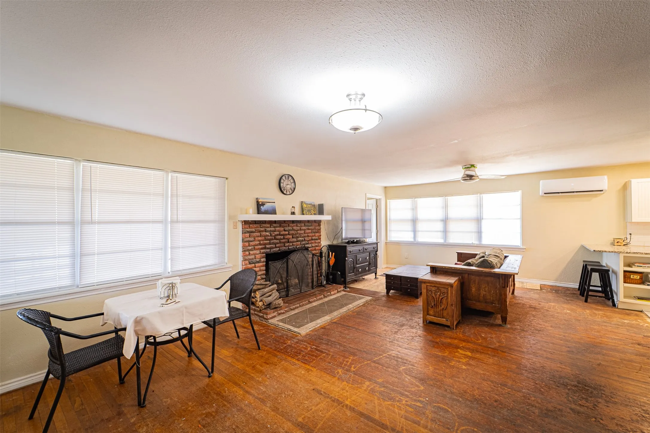 Single Family Residence For Sale in Jones County , 170 Rocky Point Road, Abilene, Texas 79601, 3 Bedroom, 1 Bathroom, Garage spaces, 1,550 Sqft, built in 1946, mls#21365101, Real Estate Agent in Abilene, Homes For Sale in Jones county, Homes For Sale in Abilene, Realtor in Abilene Texas, Real Estate Brokerage Independent Realty Texas, Luminita Cordes Realtor