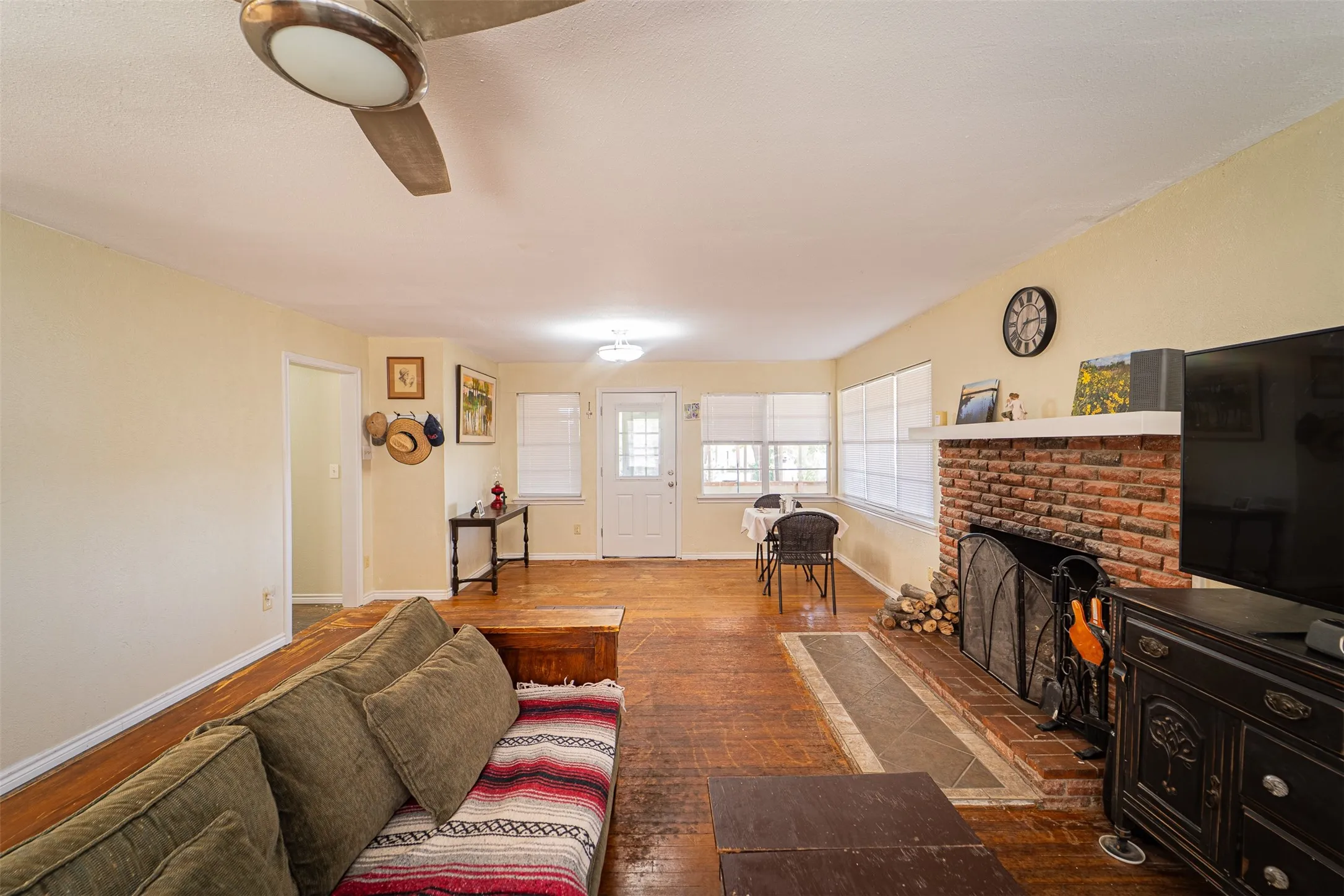 Single Family Residence For Sale in Jones County , 170 Rocky Point Road, Abilene, Texas 79601, 3 Bedroom, 1 Bathroom, Garage spaces, 1,550 Sqft, built in 1946, mls#21365101, Real Estate Agent in Abilene, Homes For Sale in Jones county, Homes For Sale in Abilene, Realtor in Abilene Texas, Real Estate Brokerage Independent Realty Texas, Luminita Cordes Realtor