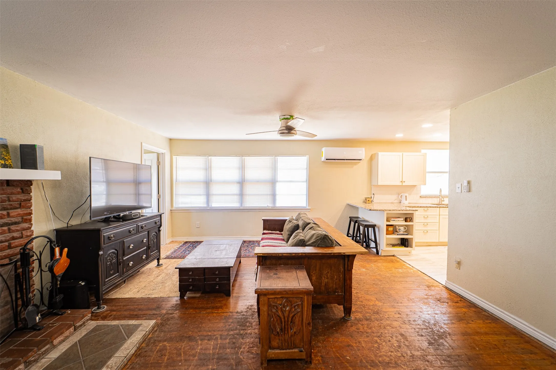 Single Family Residence For Sale in Jones County , 170 Rocky Point Road, Abilene, Texas 79601, 3 Bedroom, 1 Bathroom, Garage spaces, 1,550 Sqft, built in 1946, mls#21365101, Real Estate Agent in Abilene, Homes For Sale in Jones county, Homes For Sale in Abilene, Realtor in Abilene Texas, Real Estate Brokerage Independent Realty Texas, Luminita Cordes Realtor