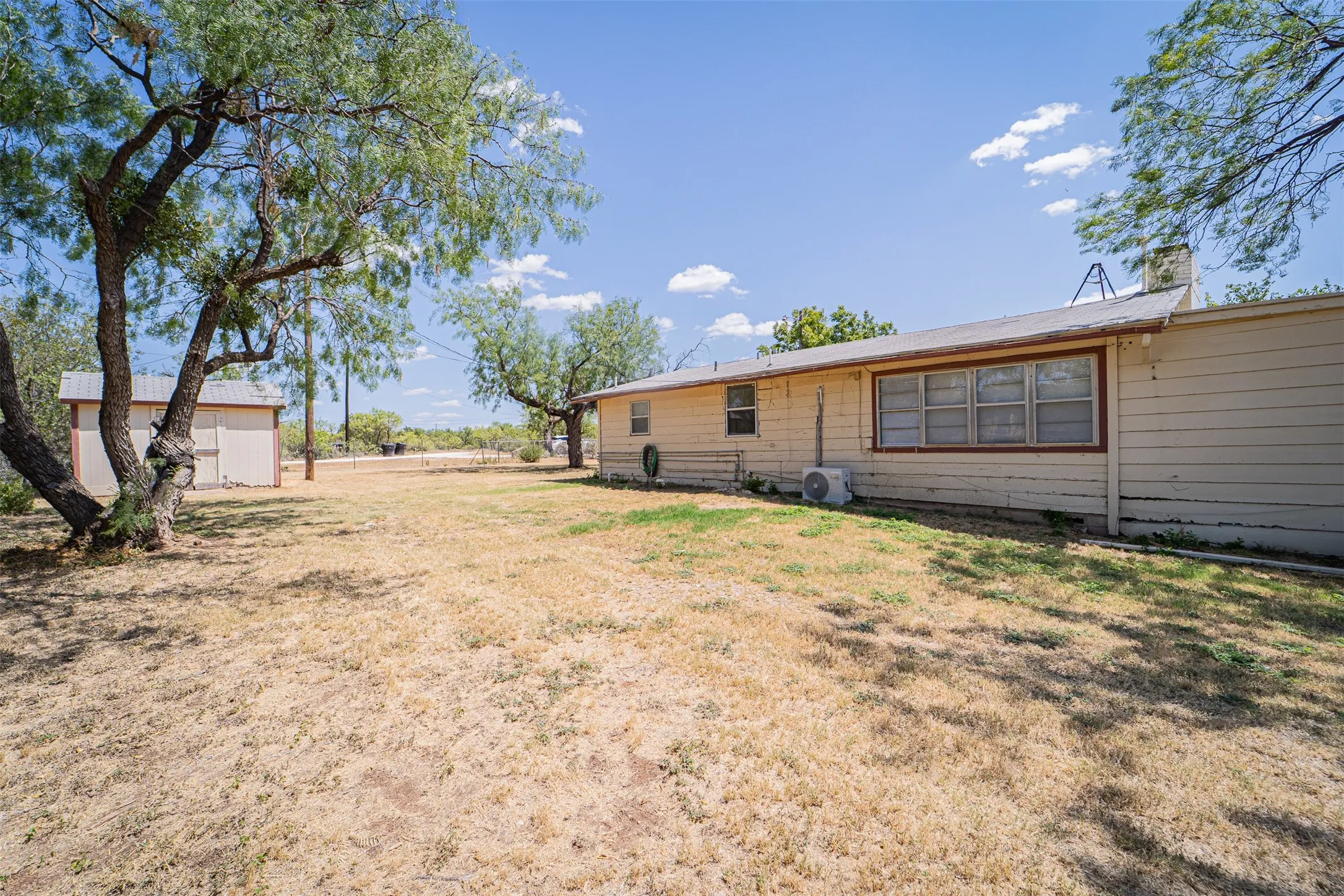 Single Family Residence For Sale in Jones County , 170 Rocky Point Road, Abilene, Texas 79601, 3 Bedroom, 1 Bathroom, Garage spaces, 1,550 Sqft, built in 1946, mls#21365101, Real Estate Agent in Abilene, Homes For Sale in Jones county, Homes For Sale in Abilene, Realtor in Abilene Texas, Real Estate Brokerage Independent Realty Texas, Luminita Cordes Realtor
