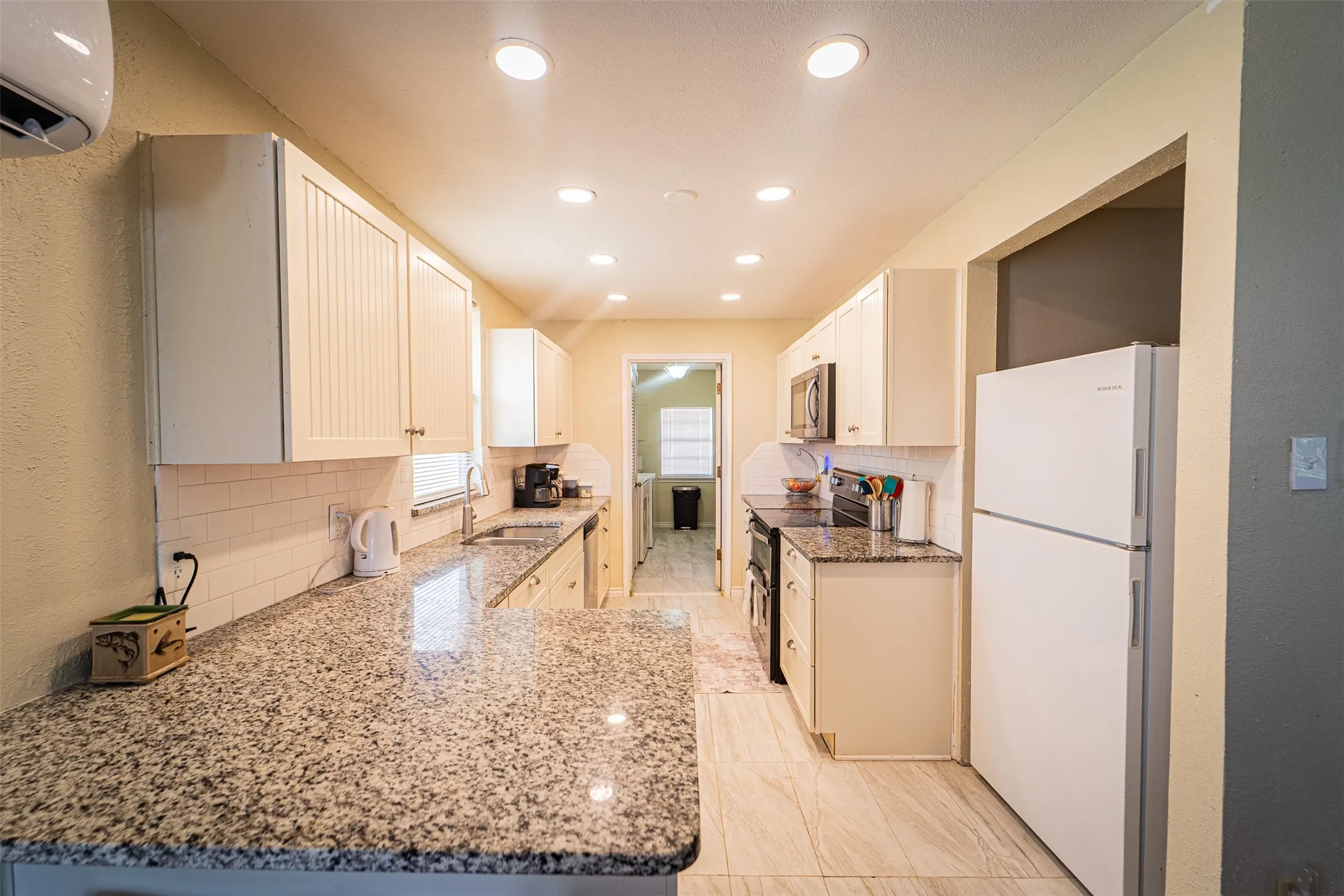 Single Family Residence For Sale in Jones County , 170 Rocky Point Road, Abilene, Texas 79601, 3 Bedroom, 1 Bathroom, Garage spaces, 1,550 Sqft, built in 1946, mls#21365101, Real Estate Agent in Abilene, Homes For Sale in Jones county, Homes For Sale in Abilene, Realtor in Abilene Texas, Real Estate Brokerage Independent Realty Texas, Luminita Cordes Realtor