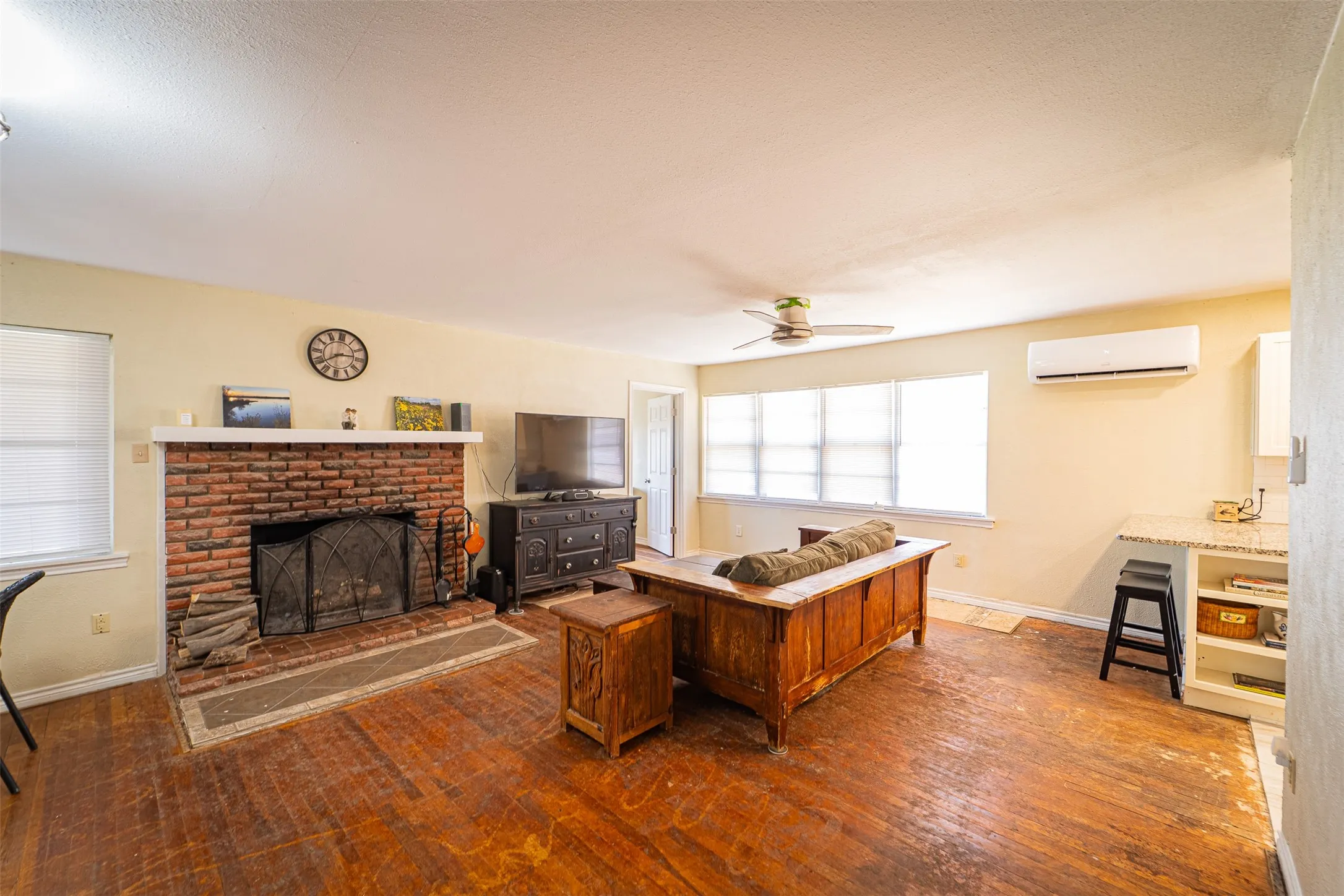 Single Family Residence For Sale in Jones County , 170 Rocky Point Road, Abilene, Texas 79601, 3 Bedroom, 1 Bathroom, Garage spaces, 1,550 Sqft, built in 1946, mls#21365101, Real Estate Agent in Abilene, Homes For Sale in Jones county, Homes For Sale in Abilene, Realtor in Abilene Texas, Real Estate Brokerage Independent Realty Texas, Luminita Cordes Realtor