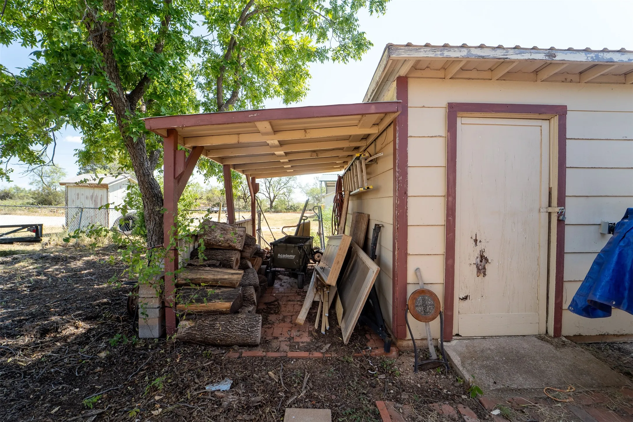 Single Family Residence For Sale in Jones County , 170 Rocky Point Road, Abilene, Texas 79601, 3 Bedroom, 1 Bathroom, Garage spaces, 1,550 Sqft, built in 1946, mls#21365101, Real Estate Agent in Abilene, Homes For Sale in Jones county, Homes For Sale in Abilene, Realtor in Abilene Texas, Real Estate Brokerage Independent Realty Texas, Luminita Cordes Realtor