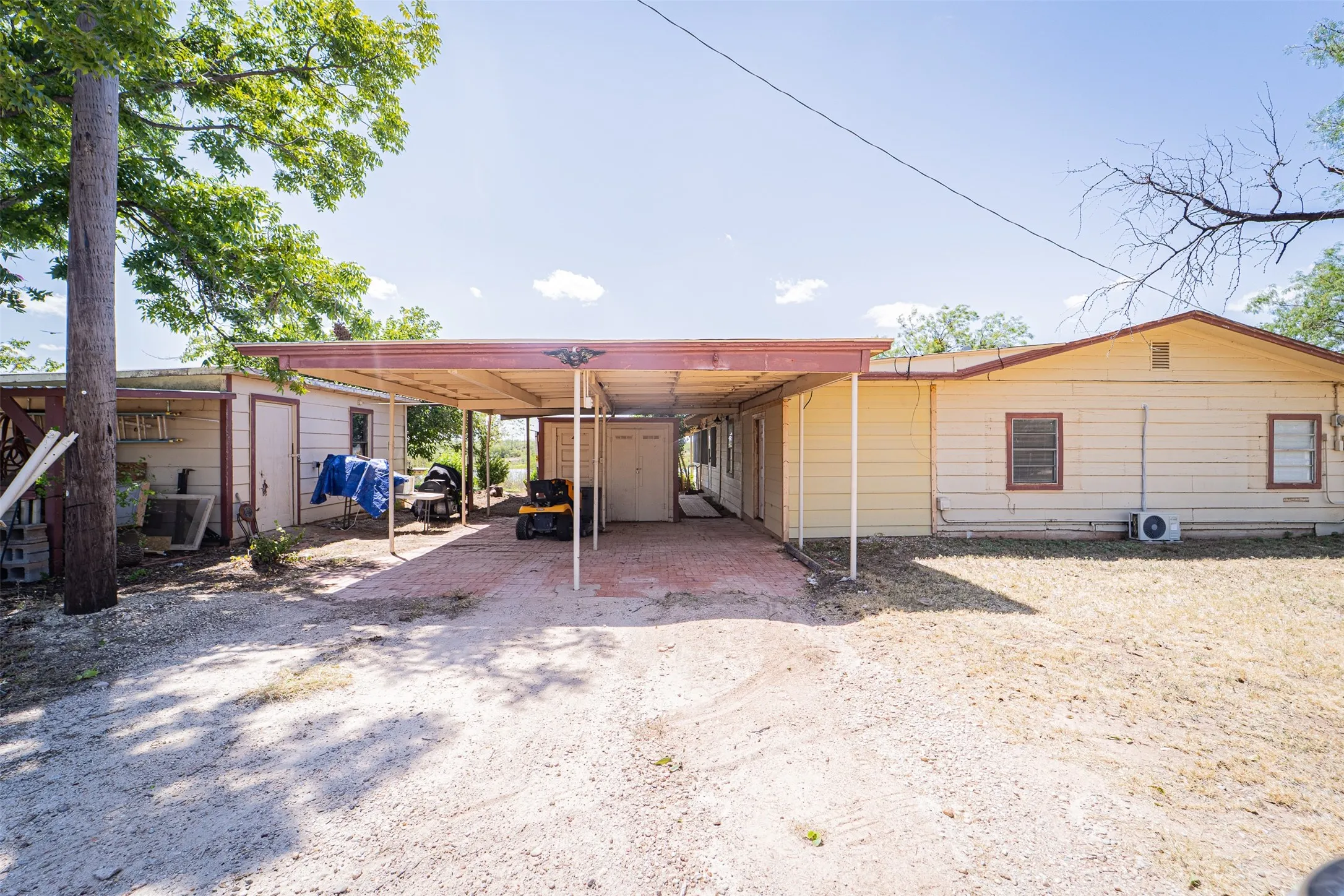 Single Family Residence For Sale in Jones County , 170 Rocky Point Road, Abilene, Texas 79601, 3 Bedroom, 1 Bathroom, Garage spaces, 1,550 Sqft, built in 1946, mls#21365101, Real Estate Agent in Abilene, Homes For Sale in Jones county, Homes For Sale in Abilene, Realtor in Abilene Texas, Real Estate Brokerage Independent Realty Texas, Luminita Cordes Realtor