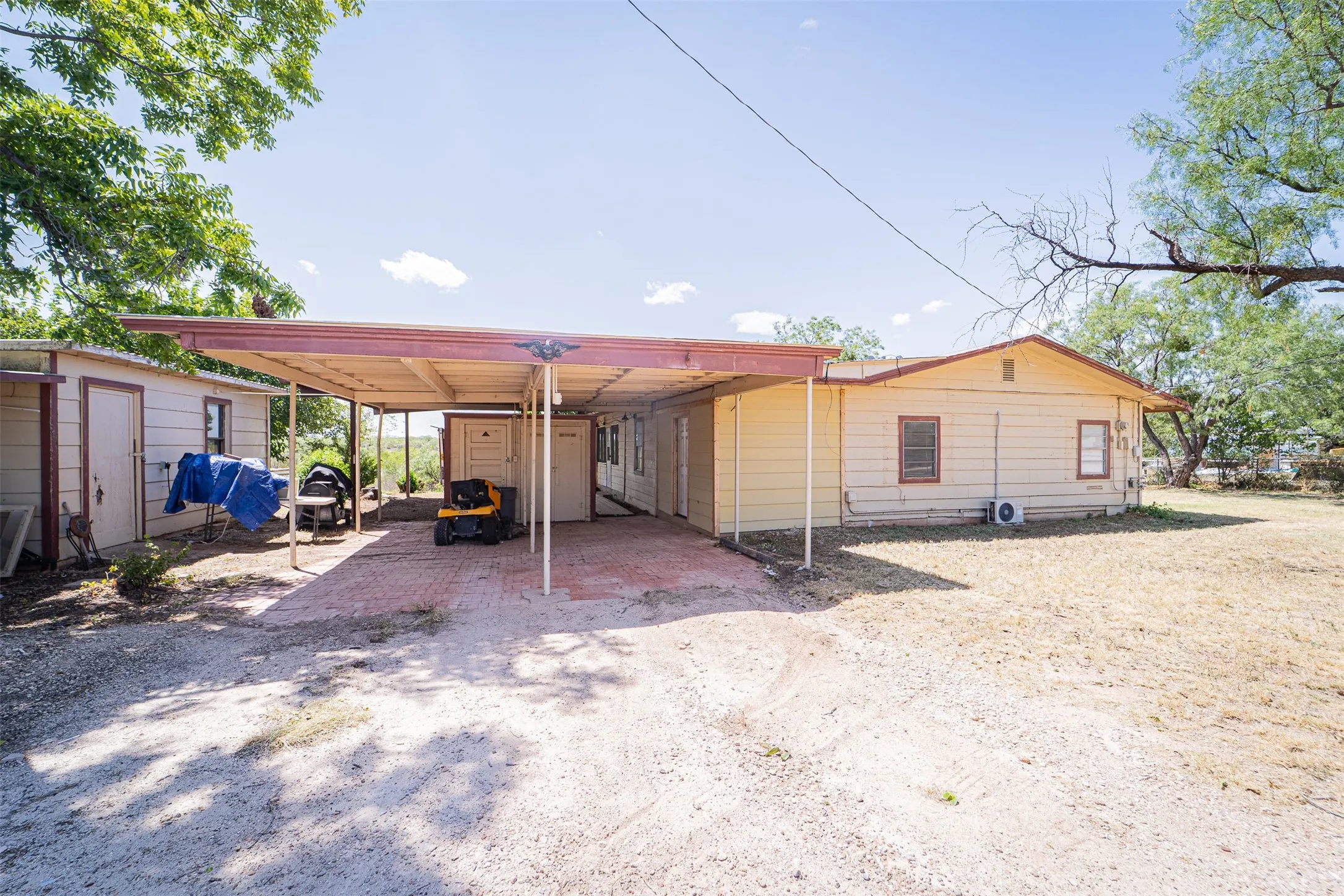 Single Family Residence For Sale in Jones County , 170 Rocky Point Road, Abilene, Texas 79601, 3 Bedroom, 1 Bathroom, Garage spaces, 1,550 Sqft, built in 1946, mls#21365101, Real Estate Agent in Abilene, Homes For Sale in Jones county, Homes For Sale in Abilene, Realtor in Abilene Texas, Real Estate Brokerage Independent Realty Texas, Luminita Cordes Realtor