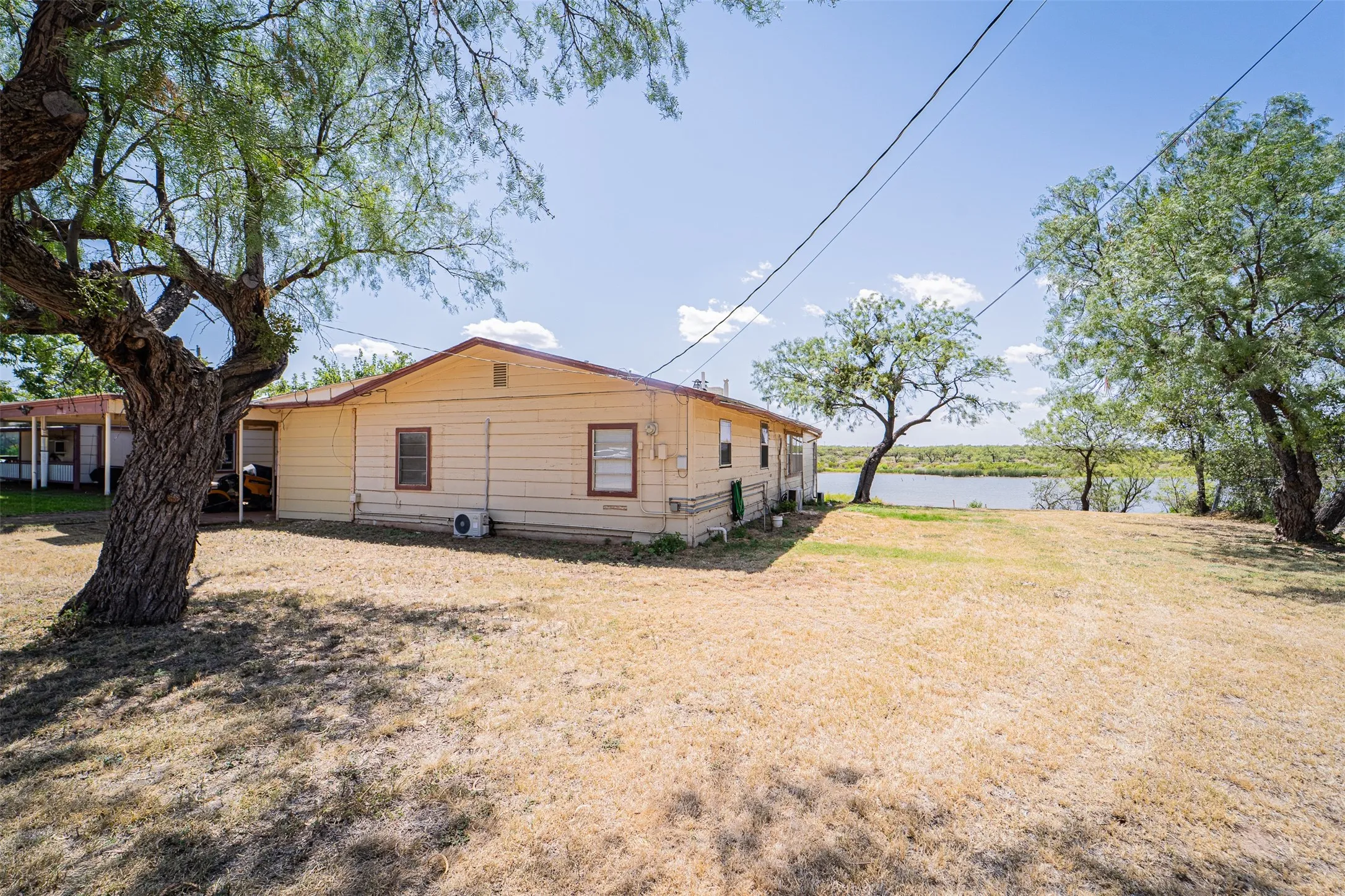 Single Family Residence For Sale in Jones County , 170 Rocky Point Road, Abilene, Texas 79601, 3 Bedroom, 1 Bathroom, Garage spaces, 1,550 Sqft, built in 1946, mls#21365101, Real Estate Agent in Abilene, Homes For Sale in Jones county, Homes For Sale in Abilene, Realtor in Abilene Texas, Real Estate Brokerage Independent Realty Texas, Luminita Cordes Realtor