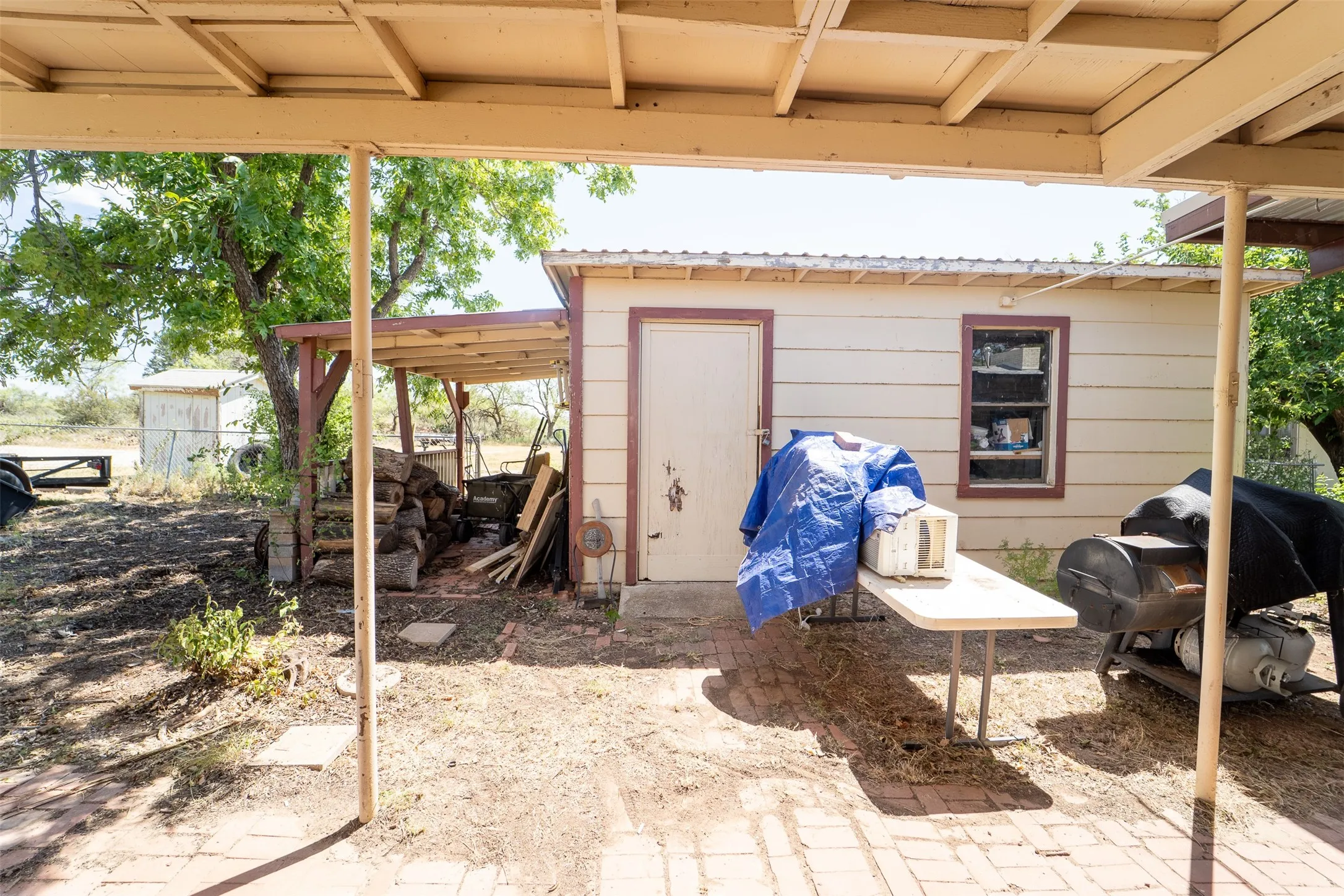 Single Family Residence For Sale in Jones County , 170 Rocky Point Road, Abilene, Texas 79601, 3 Bedroom, 1 Bathroom, Garage spaces, 1,550 Sqft, built in 1946, mls#21365101, Real Estate Agent in Abilene, Homes For Sale in Jones county, Homes For Sale in Abilene, Realtor in Abilene Texas, Real Estate Brokerage Independent Realty Texas, Luminita Cordes Realtor