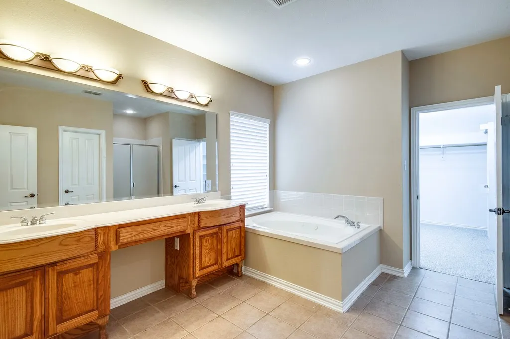 Single Family Residence For Rent in Tarrant County , 613 Caribou Way, Euless, Texas 76039, 4 Bedroom, 3 Bathroom, 2 Garage spaces, 2,770 Sqft, built in 2004, mls#21366541, Real Estate Agent in Euless, Homes For Rent in Tarrant county, Homes For Rent in Euless, Realtor in Euless Texas, Real Estate Brokerage Independent Realty Texas, Luminita Cordes Realtor
