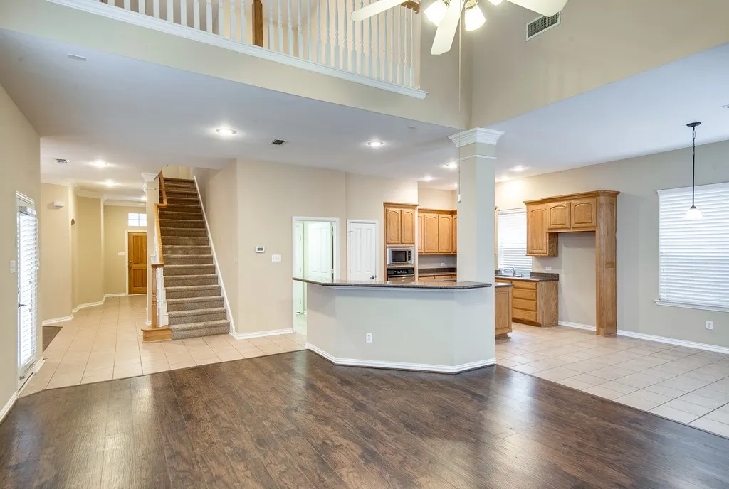 Single Family Residence For Rent in Tarrant County , 613 Caribou Way, Euless, Texas 76039, 4 Bedroom, 3 Bathroom, 2 Garage spaces, 2,770 Sqft, built in 2004, mls#21366541, Real Estate Agent in Euless, Homes For Rent in Tarrant county, Homes For Rent in Euless, Realtor in Euless Texas, Real Estate Brokerage Independent Realty Texas, Luminita Cordes Realtor