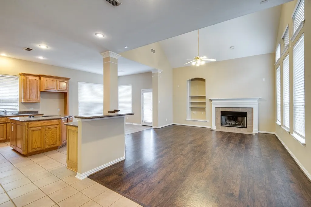 Single Family Residence For Rent in Tarrant County , 613 Caribou Way, Euless, Texas 76039, 4 Bedroom, 3 Bathroom, 2 Garage spaces, 2,770 Sqft, built in 2004, mls#21366541, Real Estate Agent in Euless, Homes For Rent in Tarrant county, Homes For Rent in Euless, Realtor in Euless Texas, Real Estate Brokerage Independent Realty Texas, Luminita Cordes Realtor