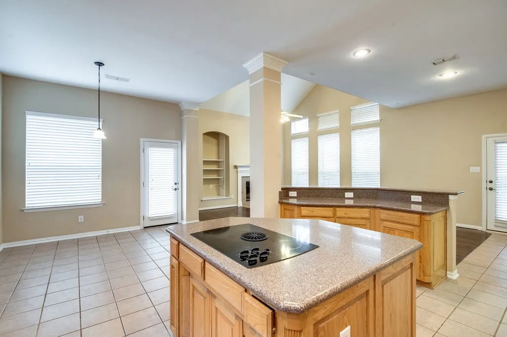 Single Family Residence For Rent in Tarrant County , 613 Caribou Way, Euless, Texas 76039, 4 Bedroom, 3 Bathroom, 2 Garage spaces, 2,770 Sqft, built in 2004, mls#21366541, Real Estate Agent in Euless, Homes For Rent in Tarrant county, Homes For Rent in Euless, Realtor in Euless Texas, Real Estate Brokerage Independent Realty Texas, Luminita Cordes Realtor