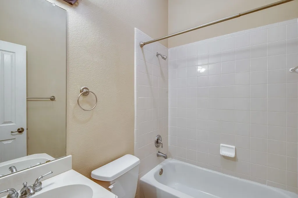 Single Family Residence For Rent in Tarrant County , 613 Caribou Way, Euless, Texas 76039, 4 Bedroom, 3 Bathroom, 2 Garage spaces, 2,770 Sqft, built in 2004, mls#21366541, Real Estate Agent in Euless, Homes For Rent in Tarrant county, Homes For Rent in Euless, Realtor in Euless Texas, Real Estate Brokerage Independent Realty Texas, Luminita Cordes Realtor