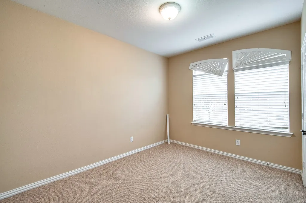 Single Family Residence For Rent in Tarrant County , 613 Caribou Way, Euless, Texas 76039, 4 Bedroom, 3 Bathroom, 2 Garage spaces, 2,770 Sqft, built in 2004, mls#21366541, Real Estate Agent in Euless, Homes For Rent in Tarrant county, Homes For Rent in Euless, Realtor in Euless Texas, Real Estate Brokerage Independent Realty Texas, Luminita Cordes Realtor