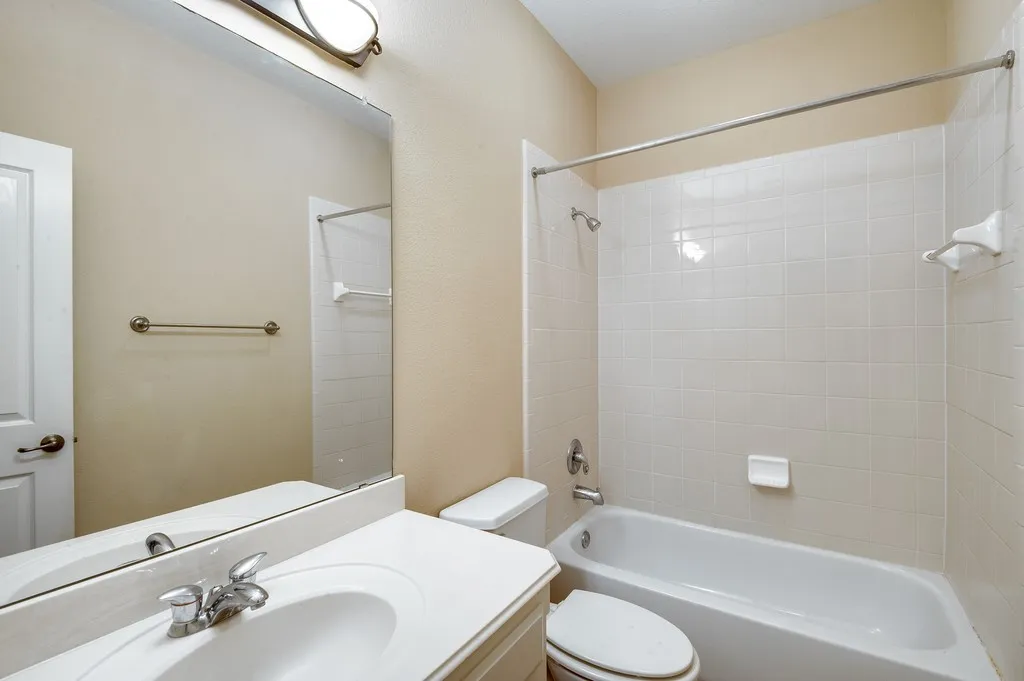 Single Family Residence For Rent in Tarrant County , 613 Caribou Way, Euless, Texas 76039, 4 Bedroom, 3 Bathroom, 2 Garage spaces, 2,770 Sqft, built in 2004, mls#21366541, Real Estate Agent in Euless, Homes For Rent in Tarrant county, Homes For Rent in Euless, Realtor in Euless Texas, Real Estate Brokerage Independent Realty Texas, Luminita Cordes Realtor